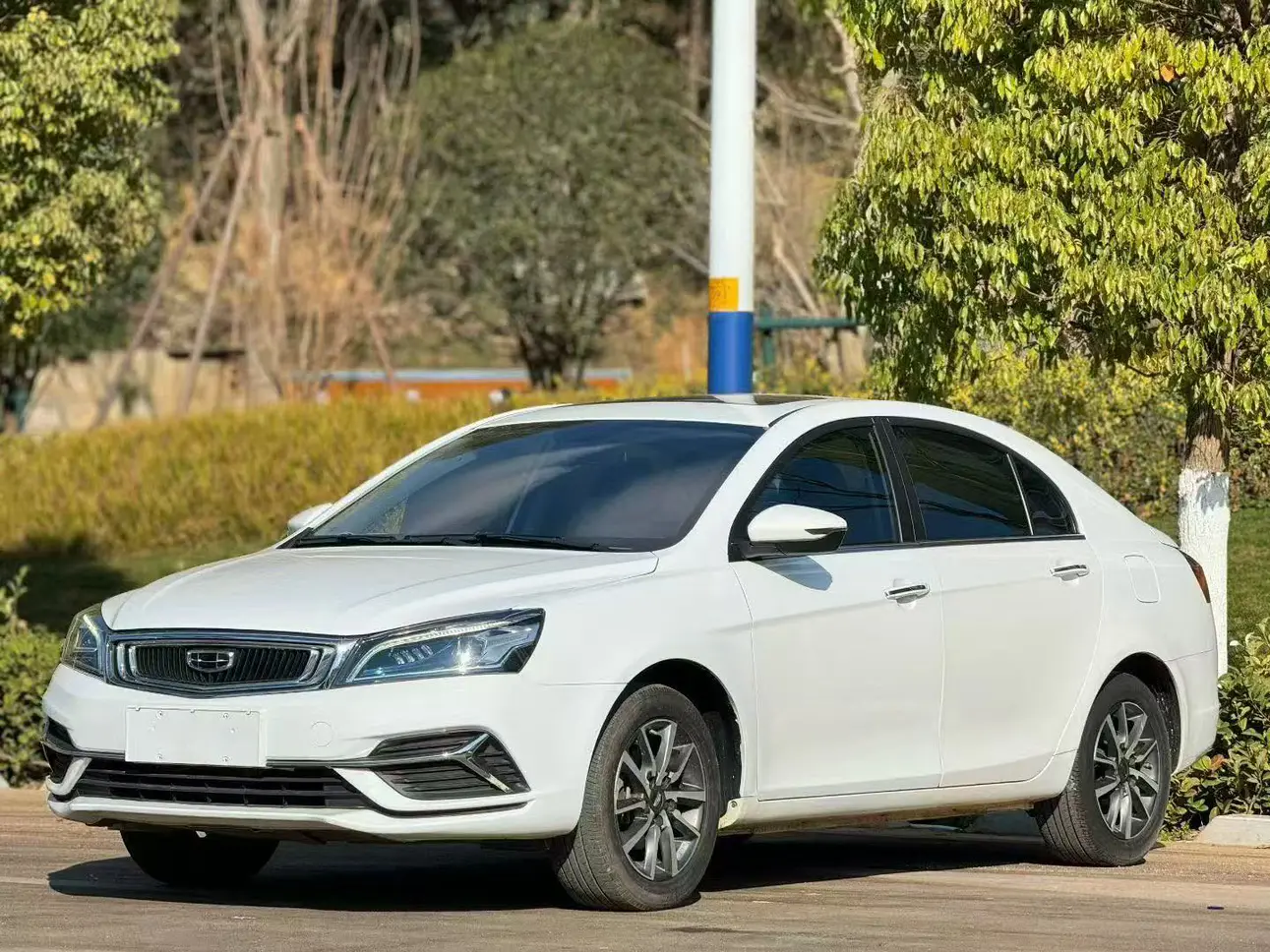 Geely Emgrand  из Китая