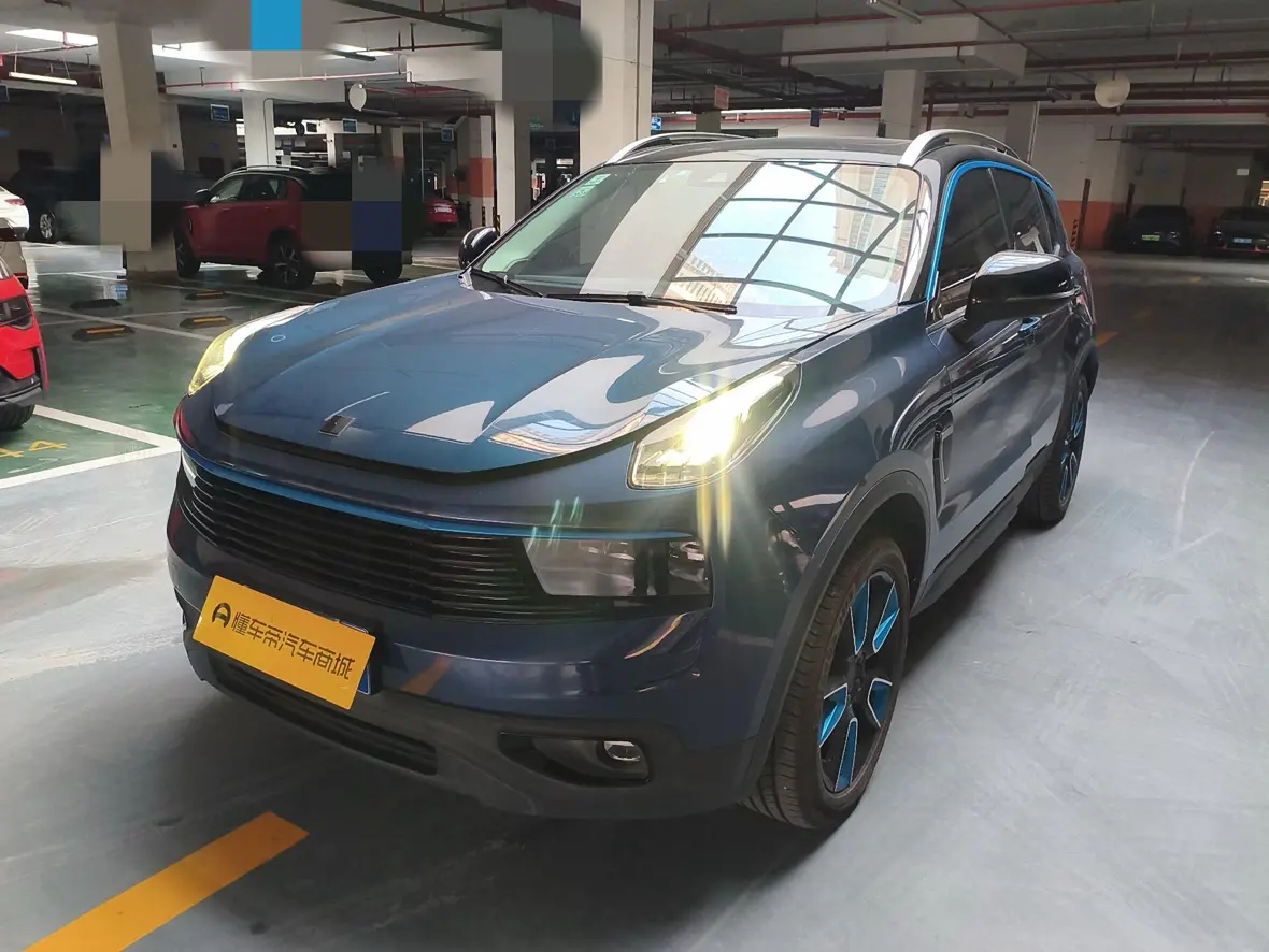 Lynk & Co 01  из Китая