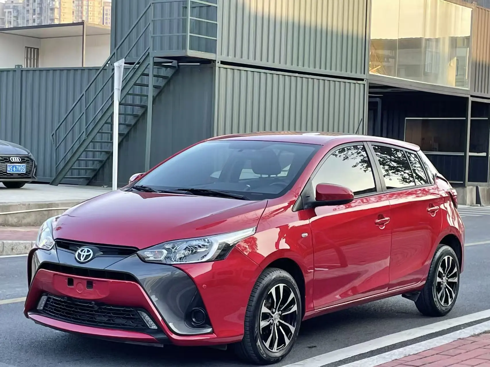 Toyota Yaris L  из Китая