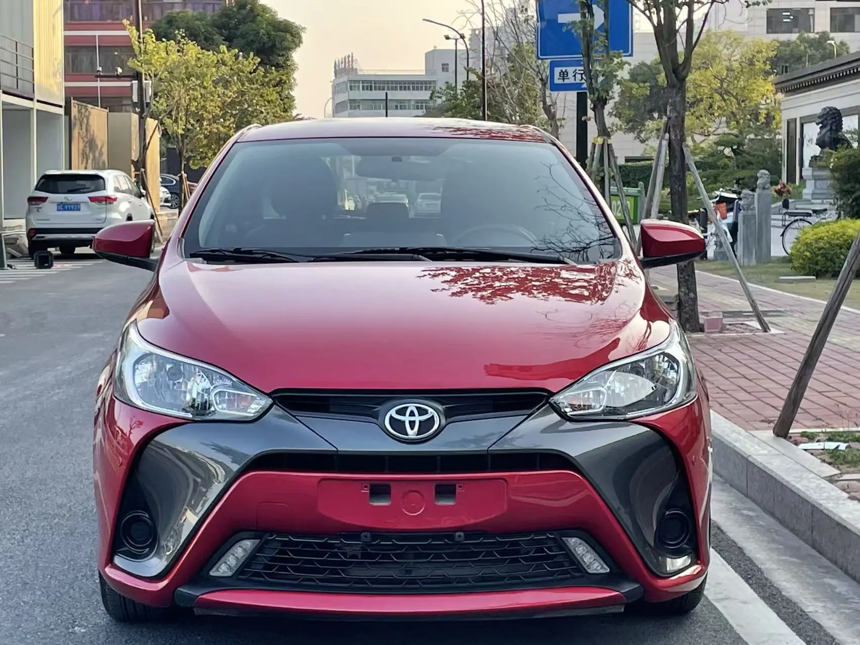 Toyota Yaris L  из Китая