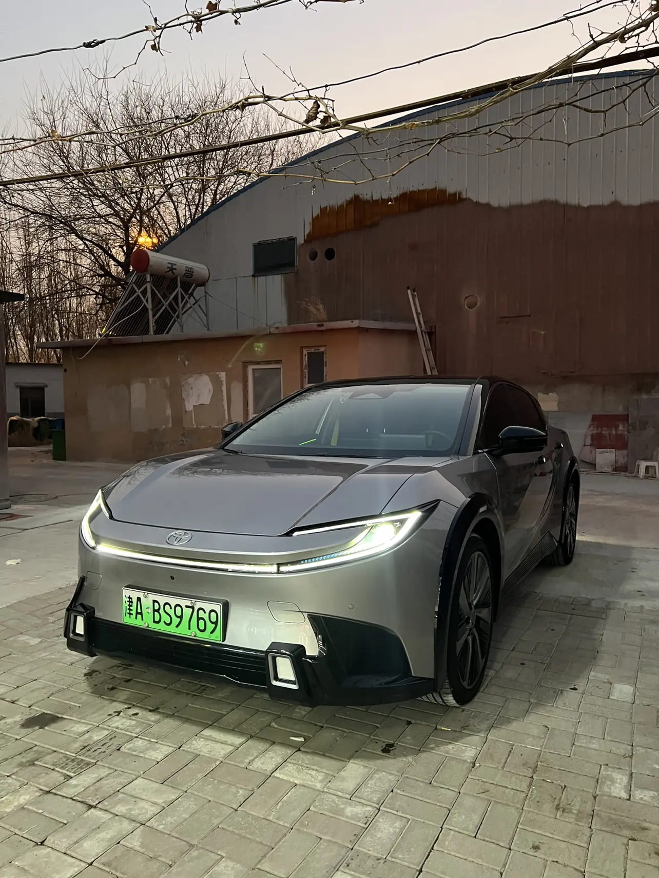 Toyota bZ5  из Китая