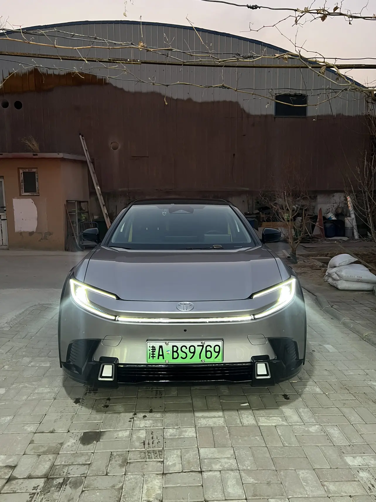 Toyota bZ5  из Китая