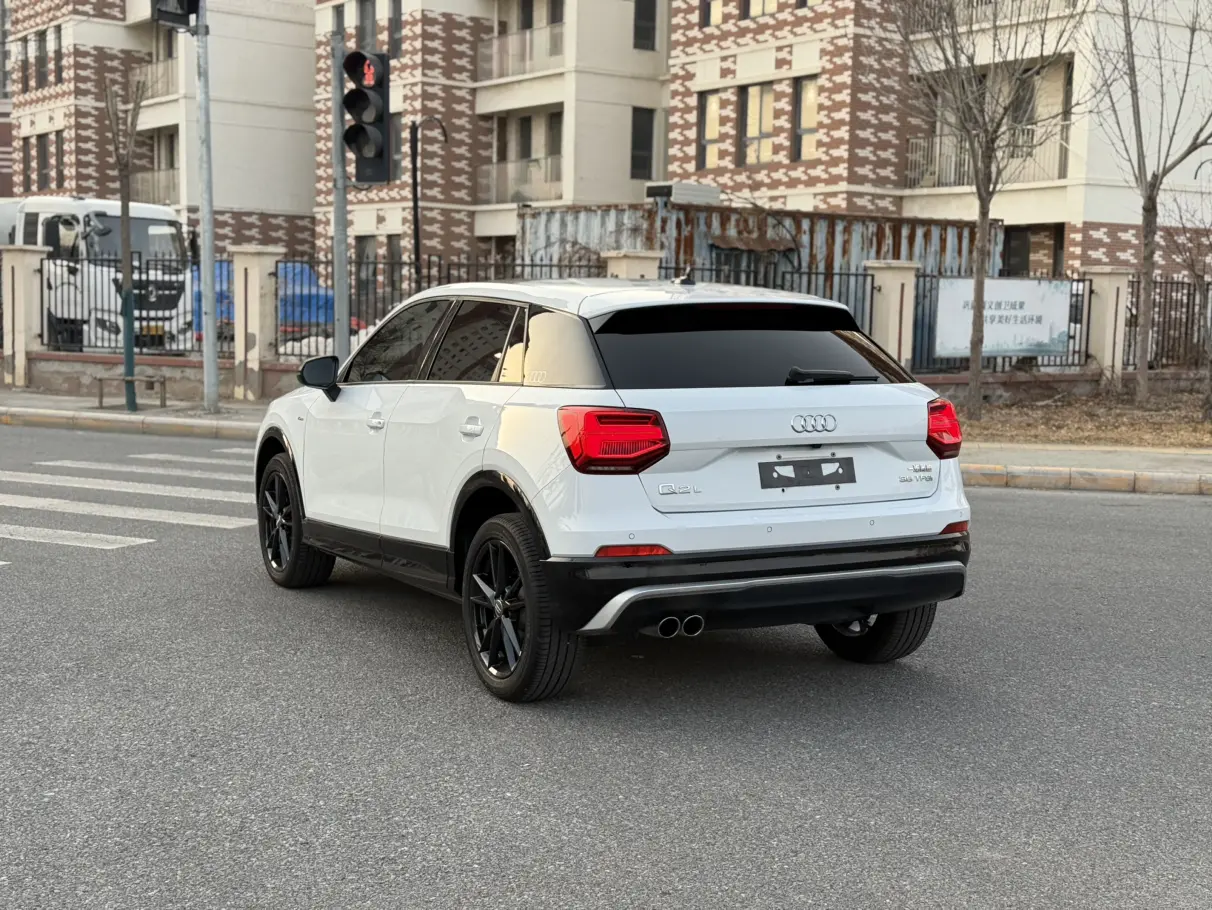 Audi Q2L  из Китая