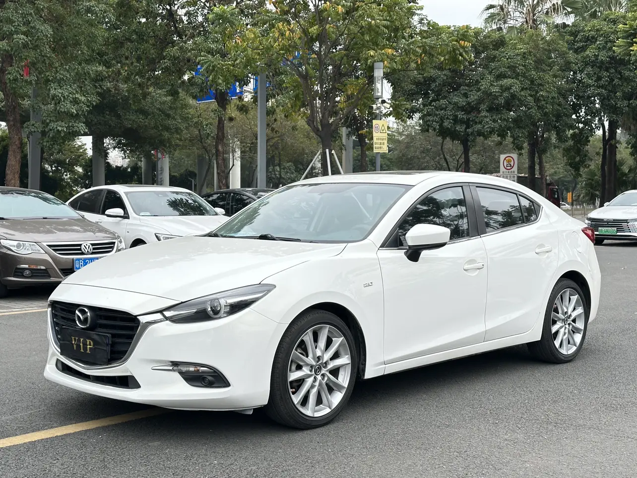 Mazda Axela (Mazda3)  из Китая