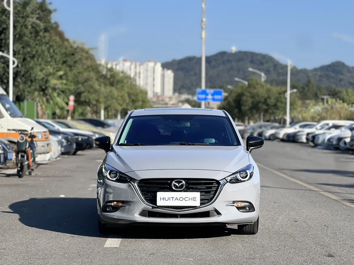 Mazda Axela (Mazda3)  из Китая
