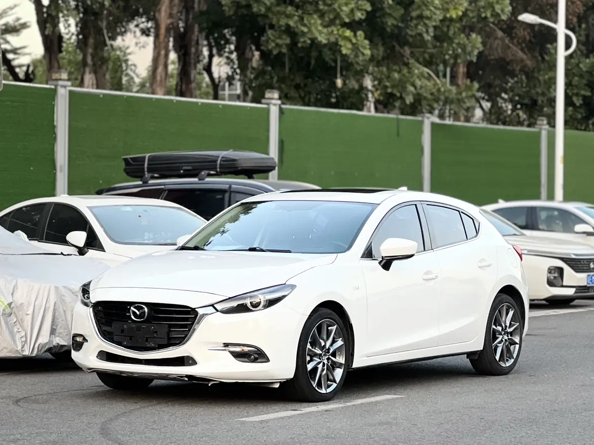 Mazda Axela (Mazda3)  из Китая