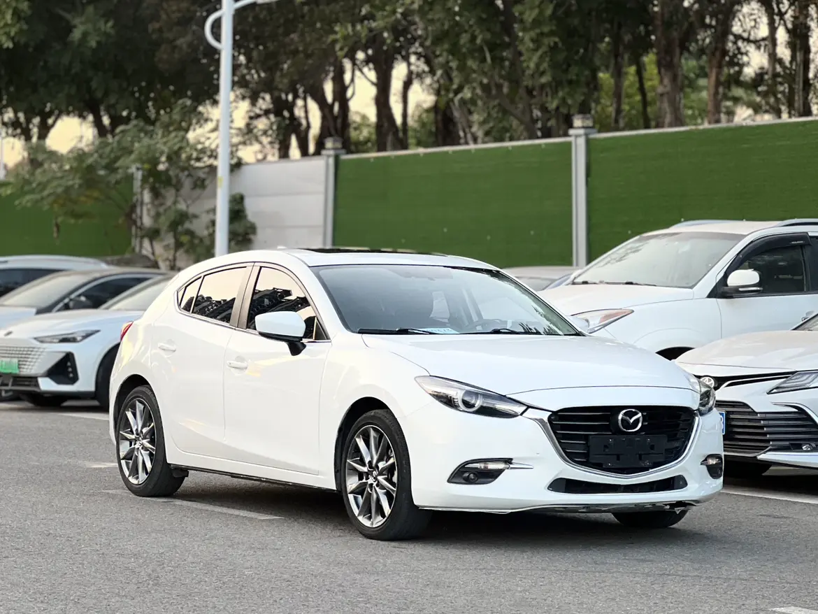 Mazda Axela (Mazda3)  из Китая