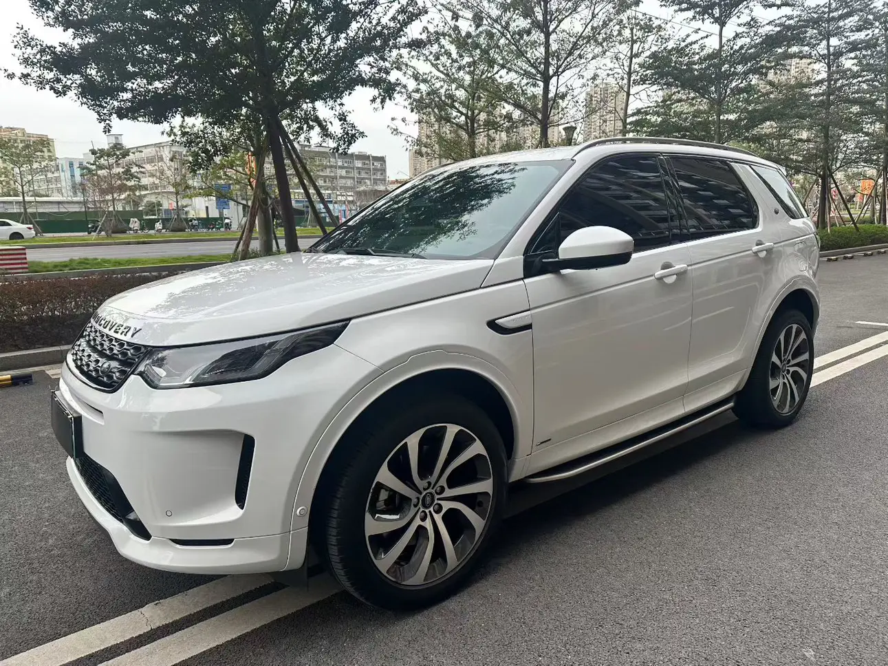 Land Rover Discovery Sport PHEV  из Китая