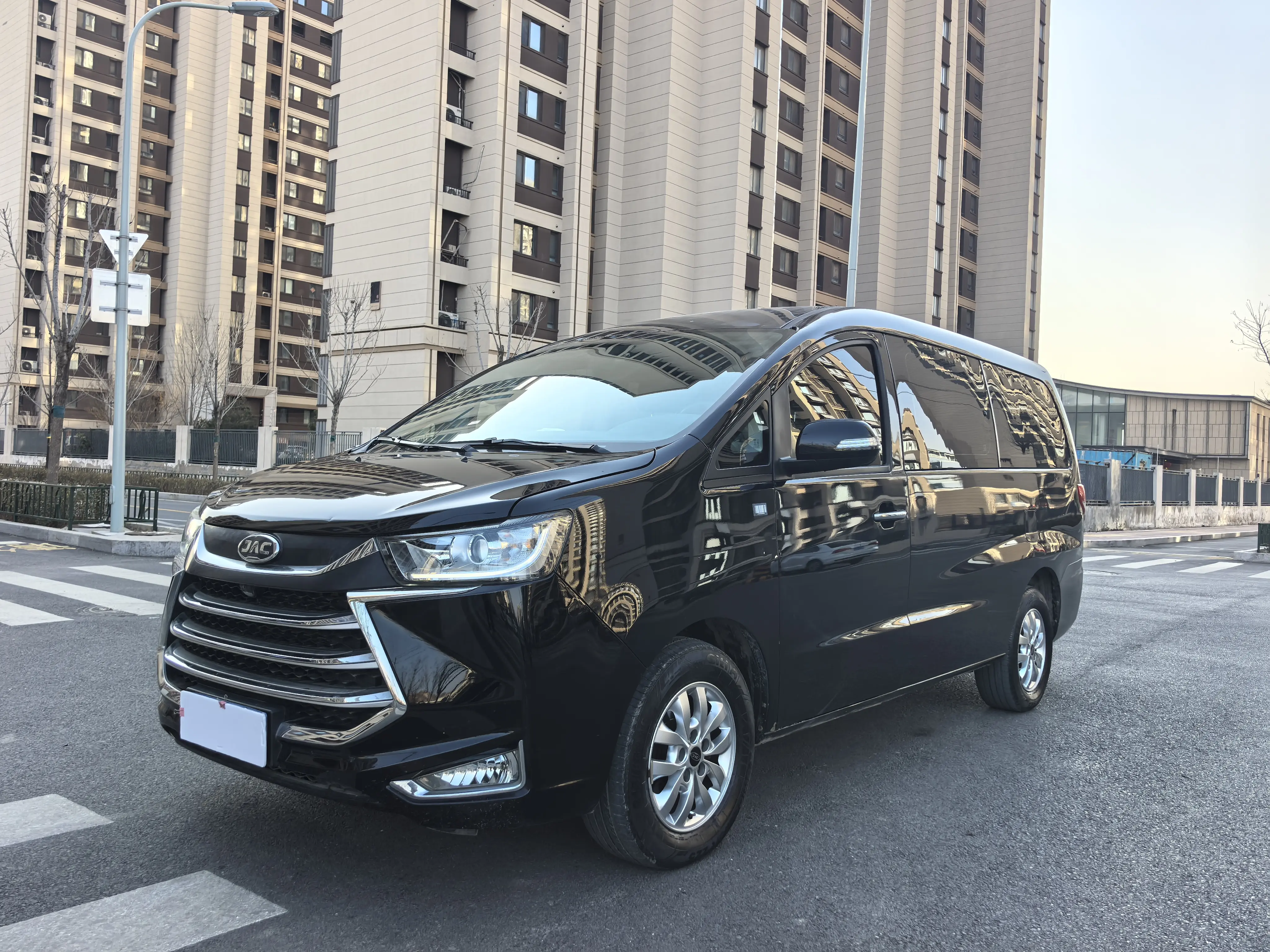 JAC Ruifeng M4  из Китая