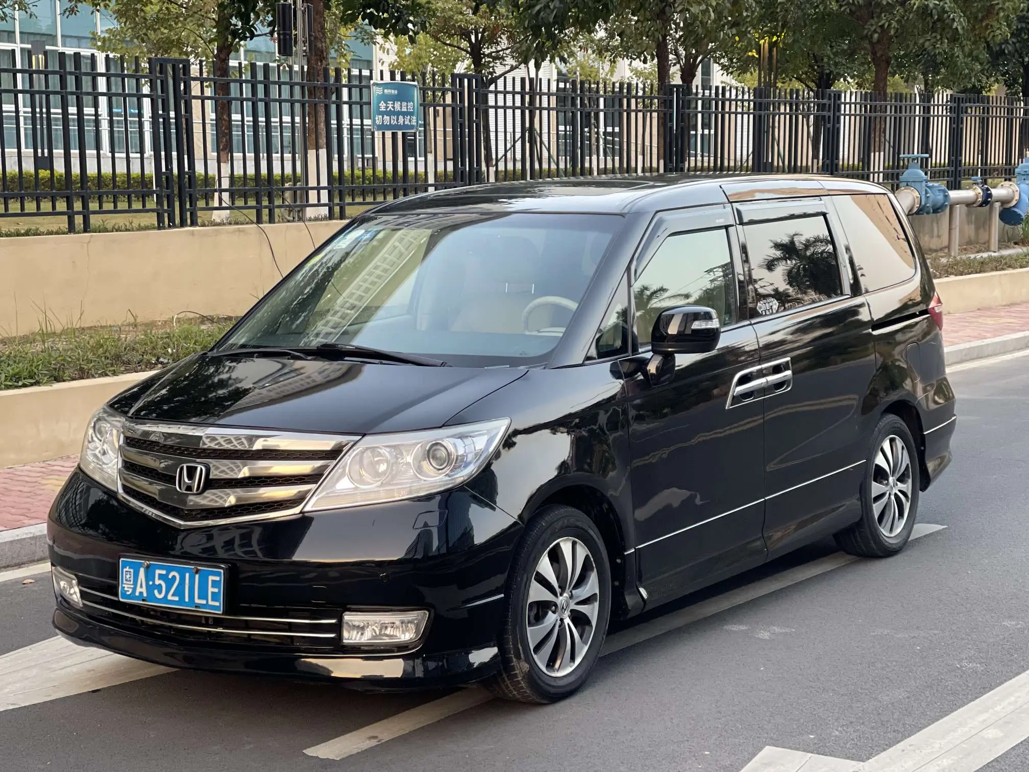 Honda Elysion (Alison)  из Китая