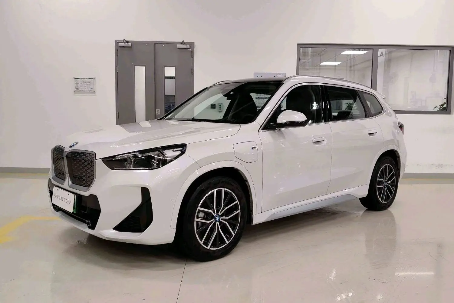 BMW iX1  из Китая