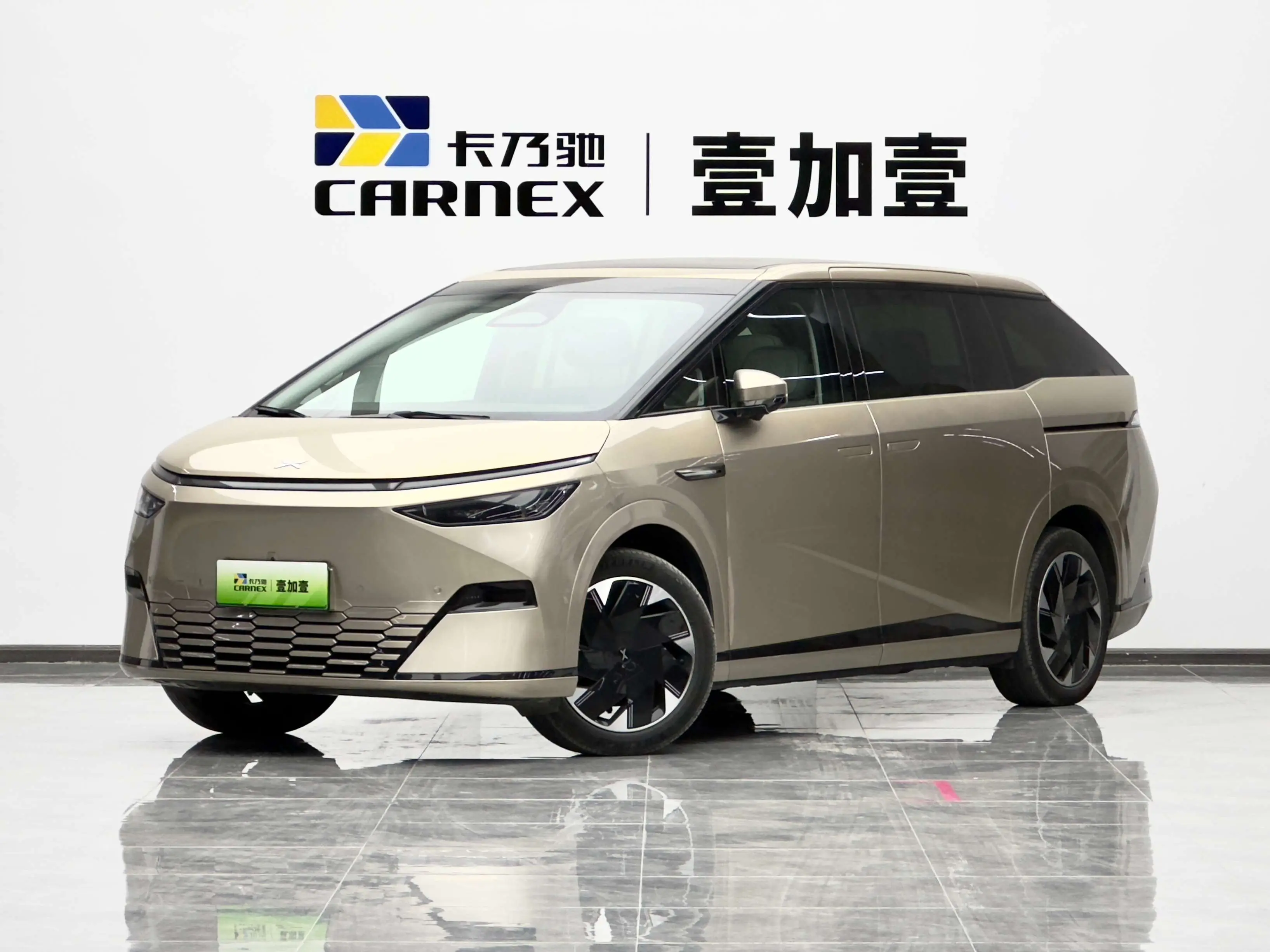 Xpeng X9  из Китая