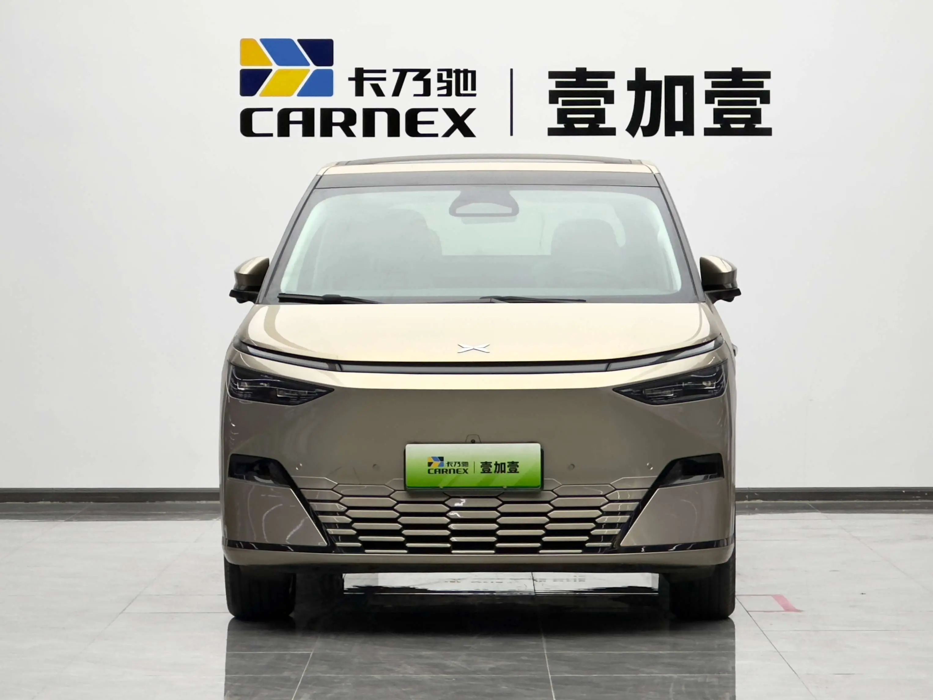 Xpeng X9  из Китая