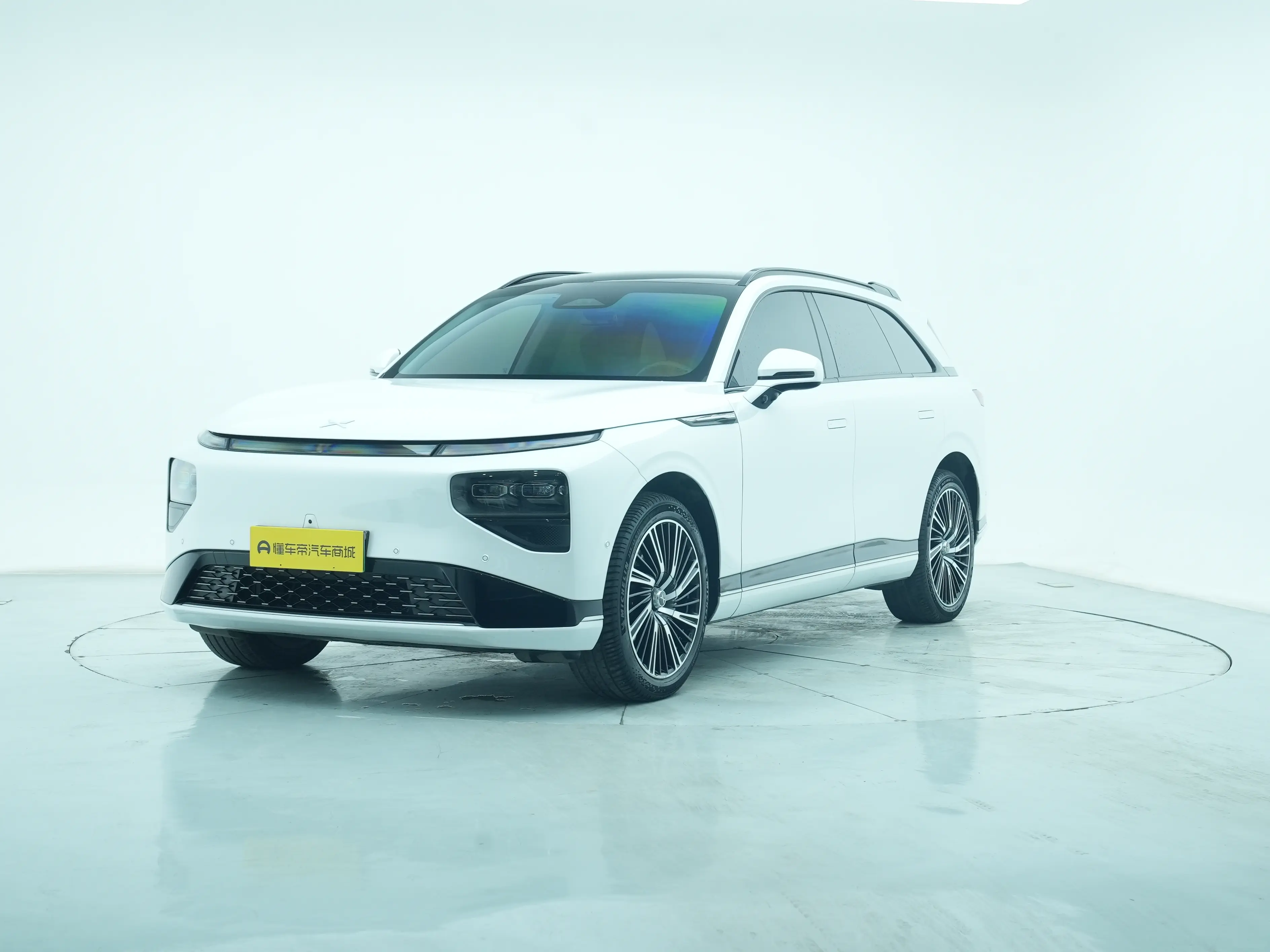 Xpeng G9  из Китая