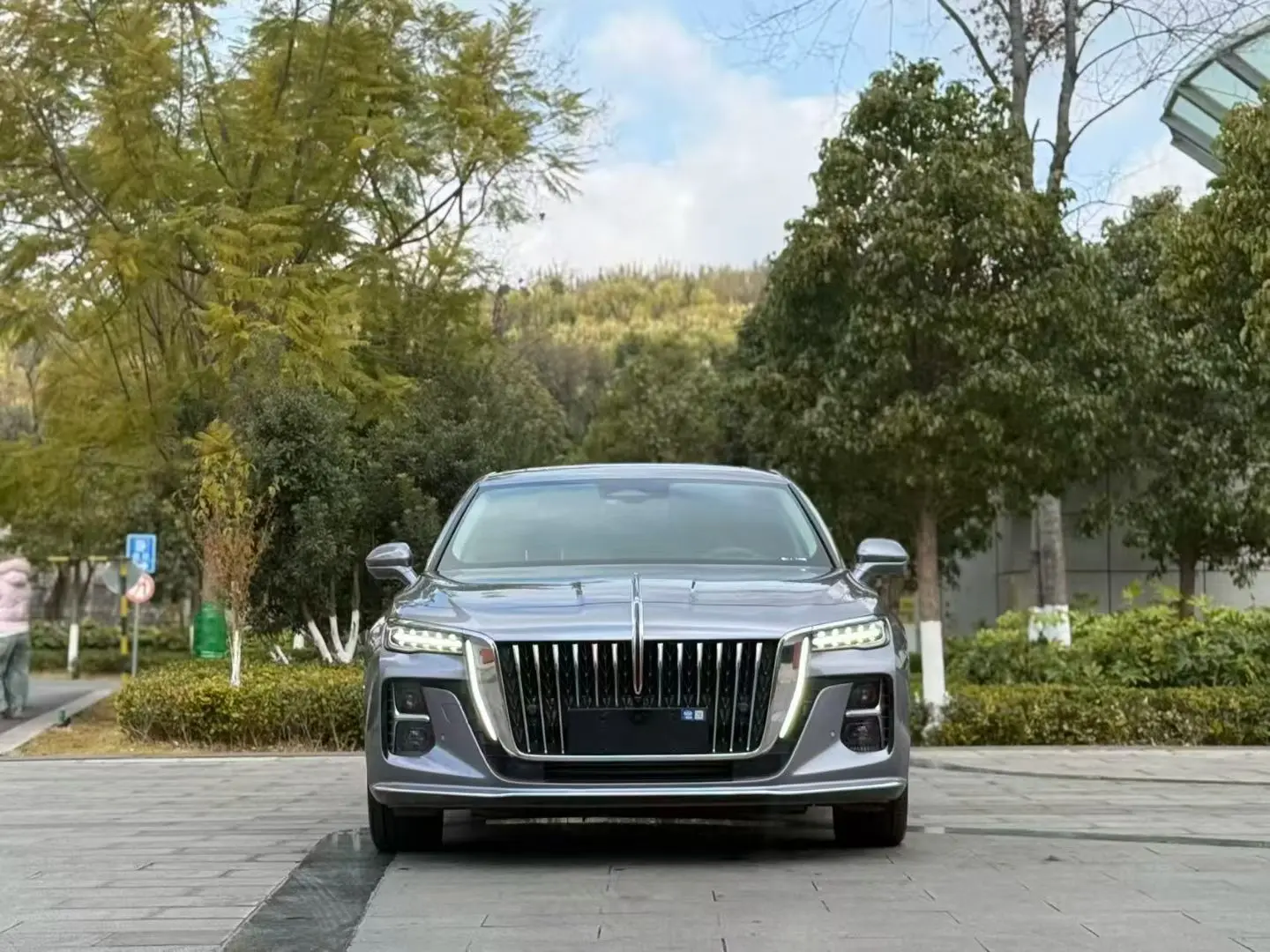 Hongqi H5  из Китая