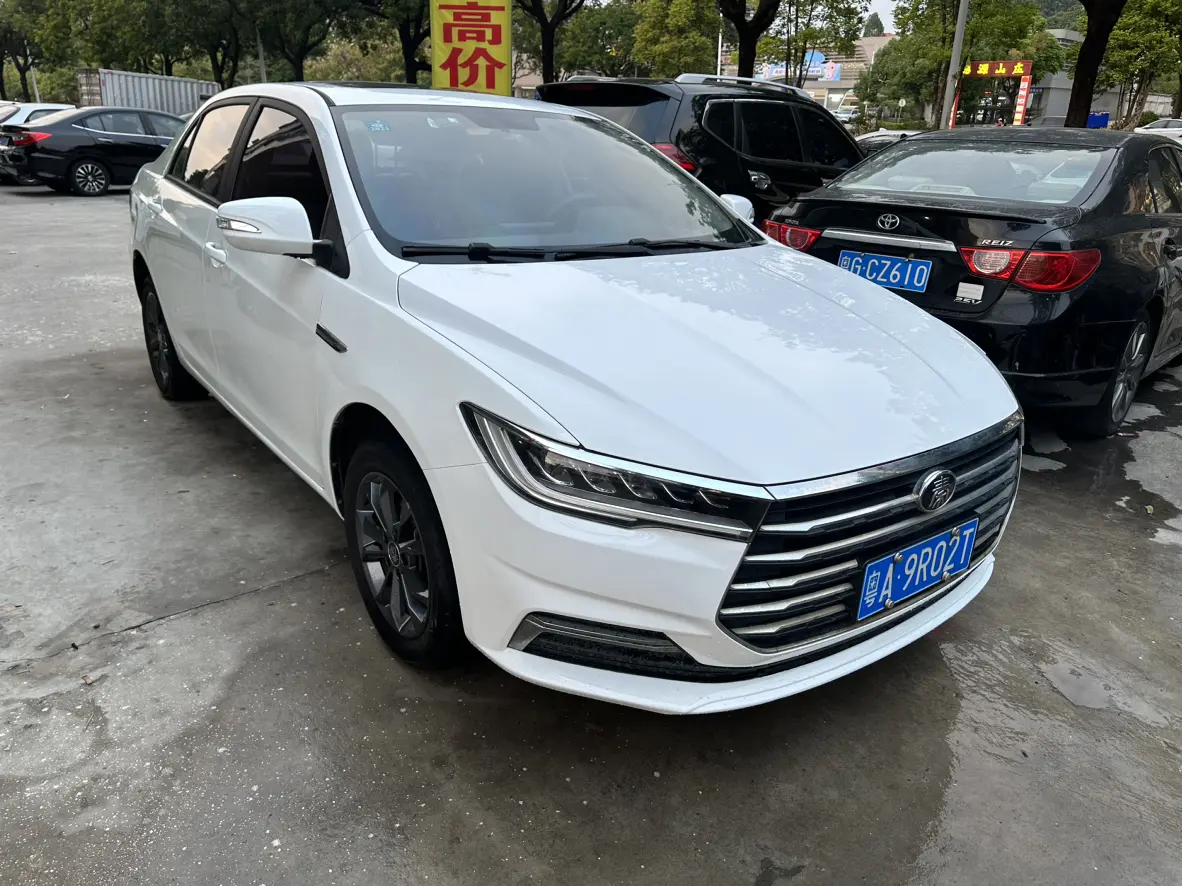 BYD Qin  из Китая