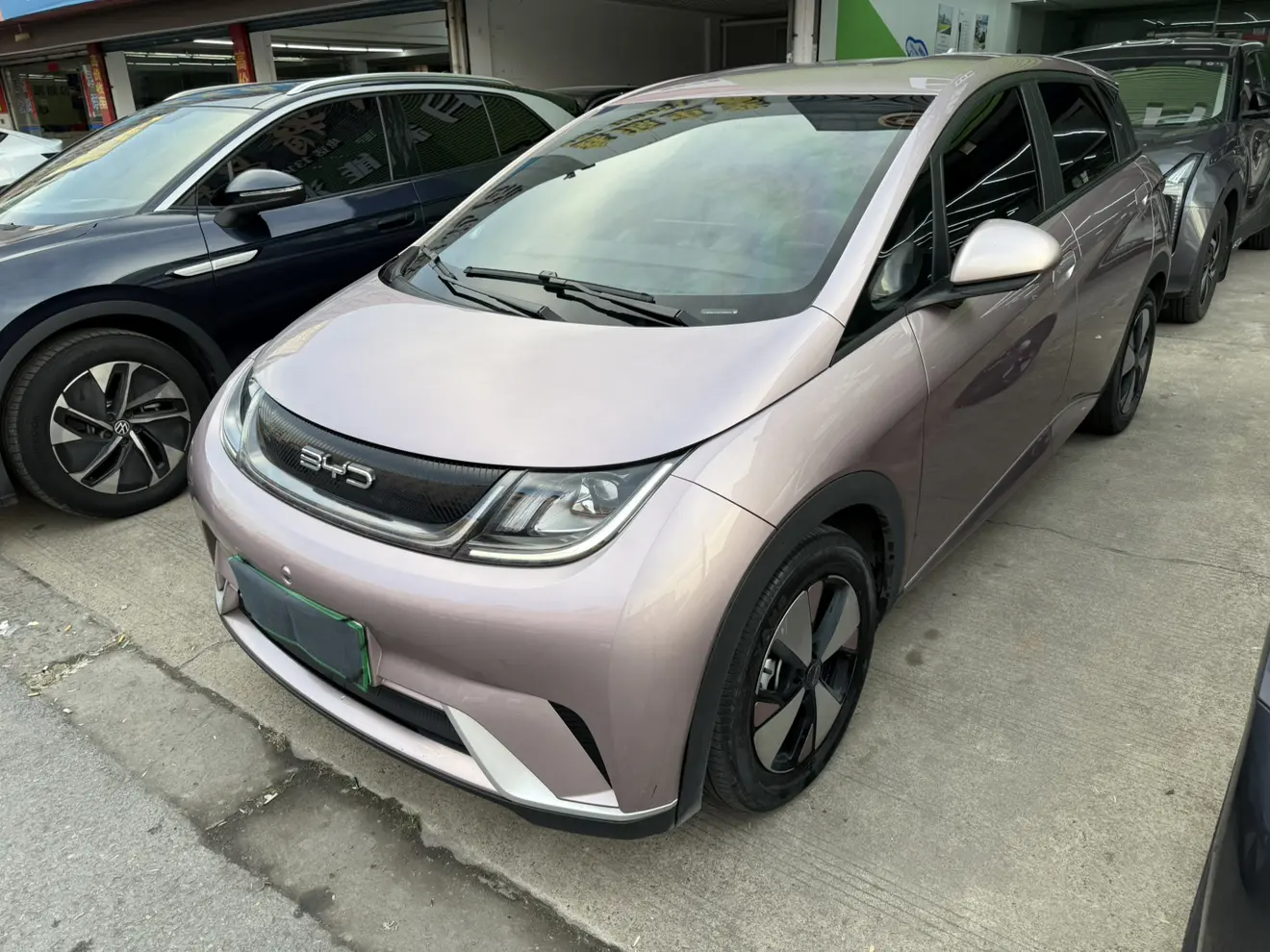 BYD Dolphin  из Китая