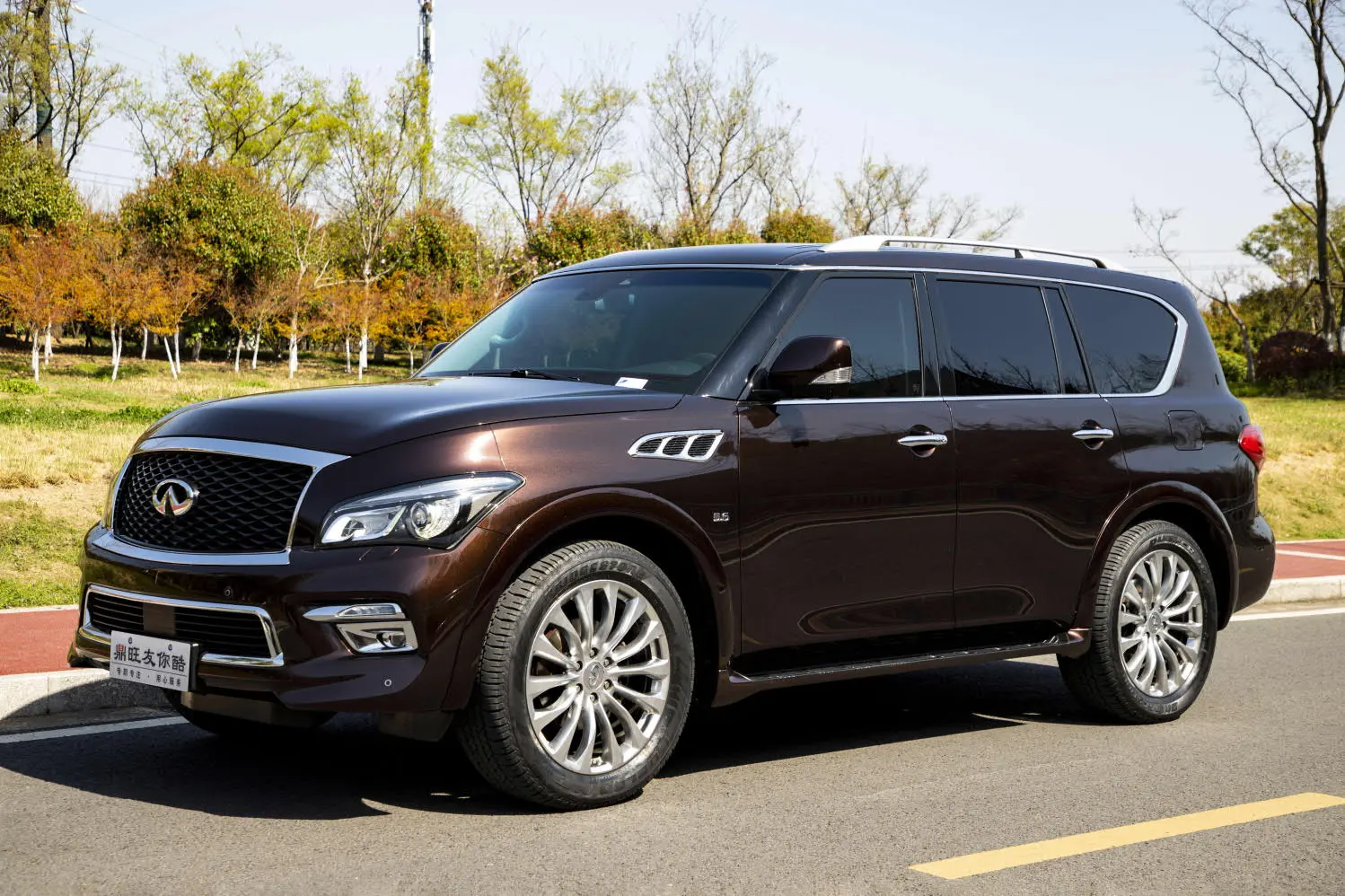 Infiniti QX80  из Китая