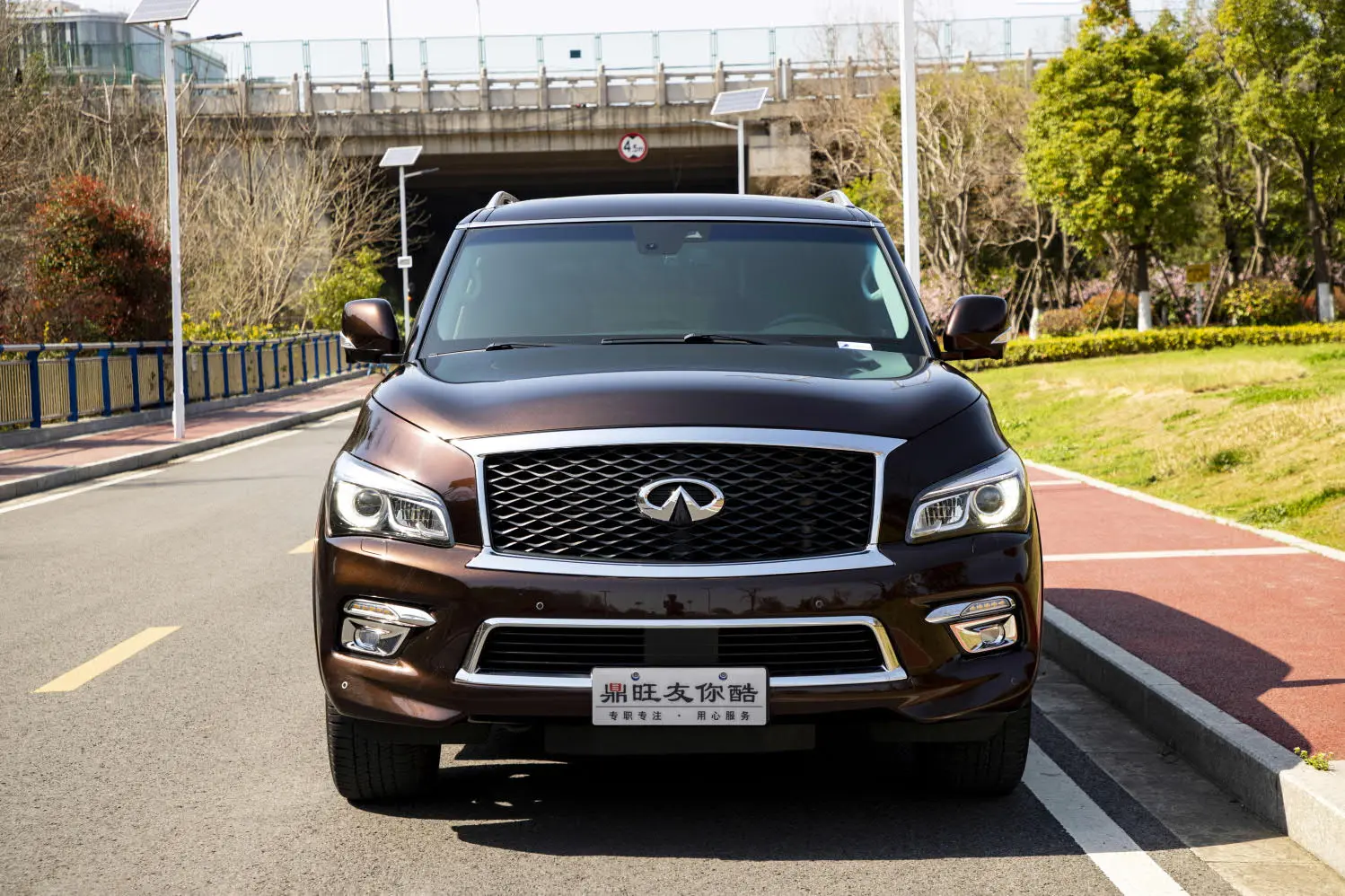 Infiniti QX80  из Китая