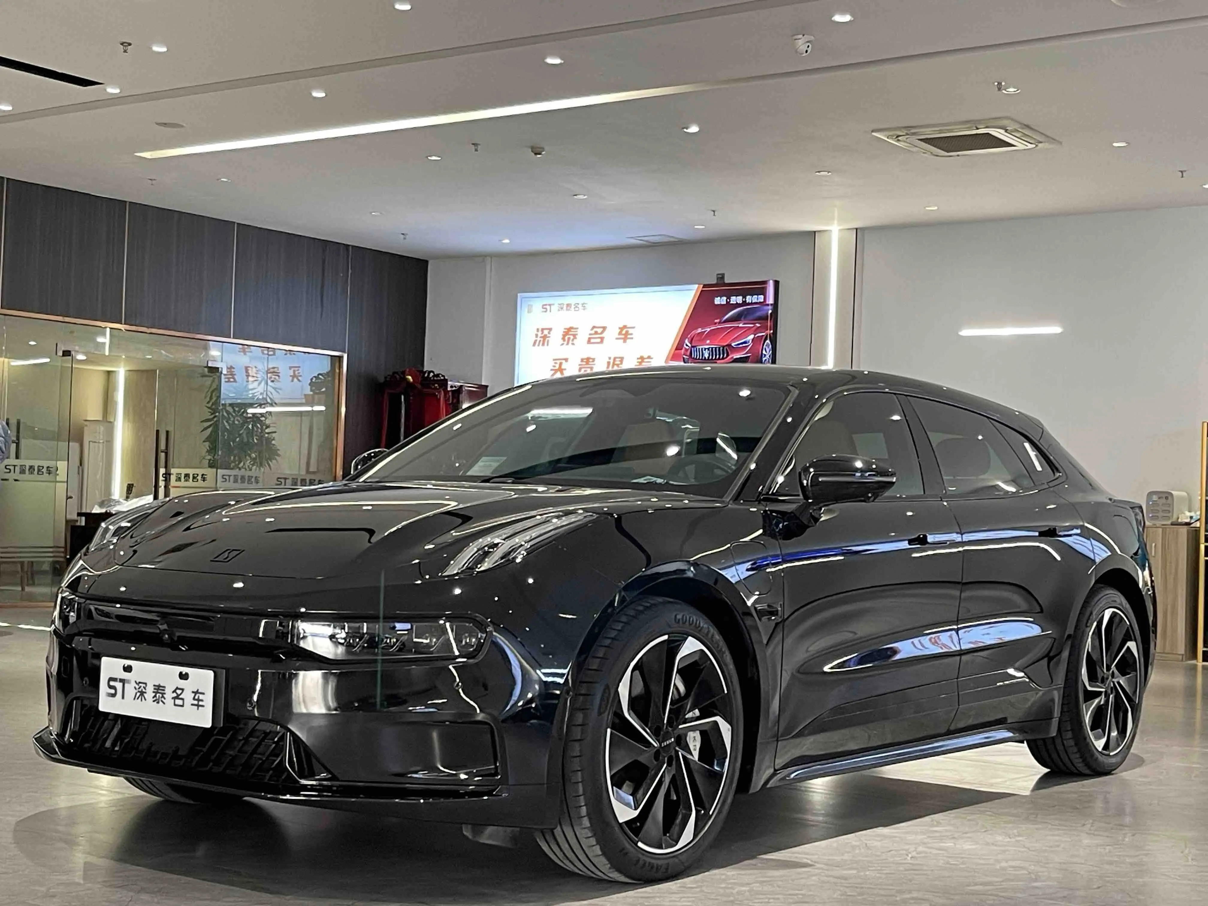 ZEEKR 001  из Китая