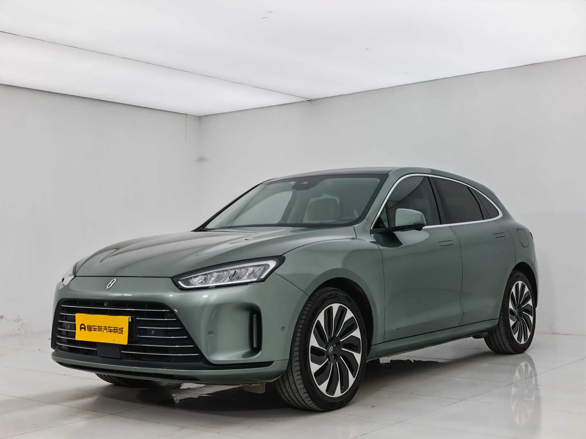 AITO M5 (Wenjie M5)  из Китая