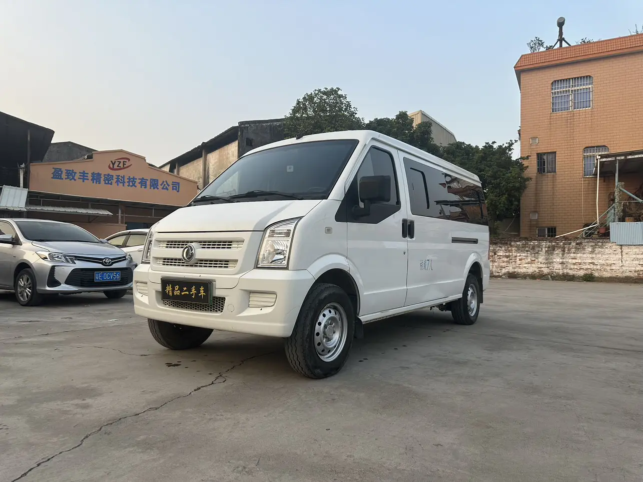Dongfeng Xiaokang EC36  из Китая