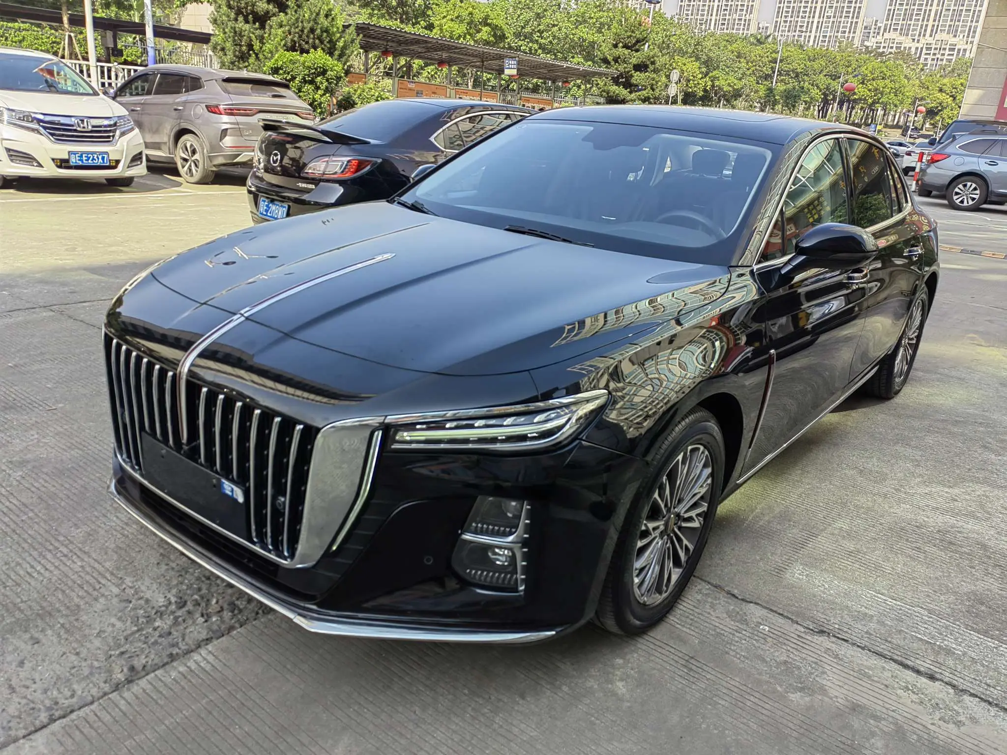 Hongqi H5  из Китая