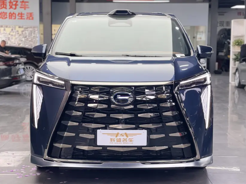 GAC Trumpchi aspires to the M8  из Китая