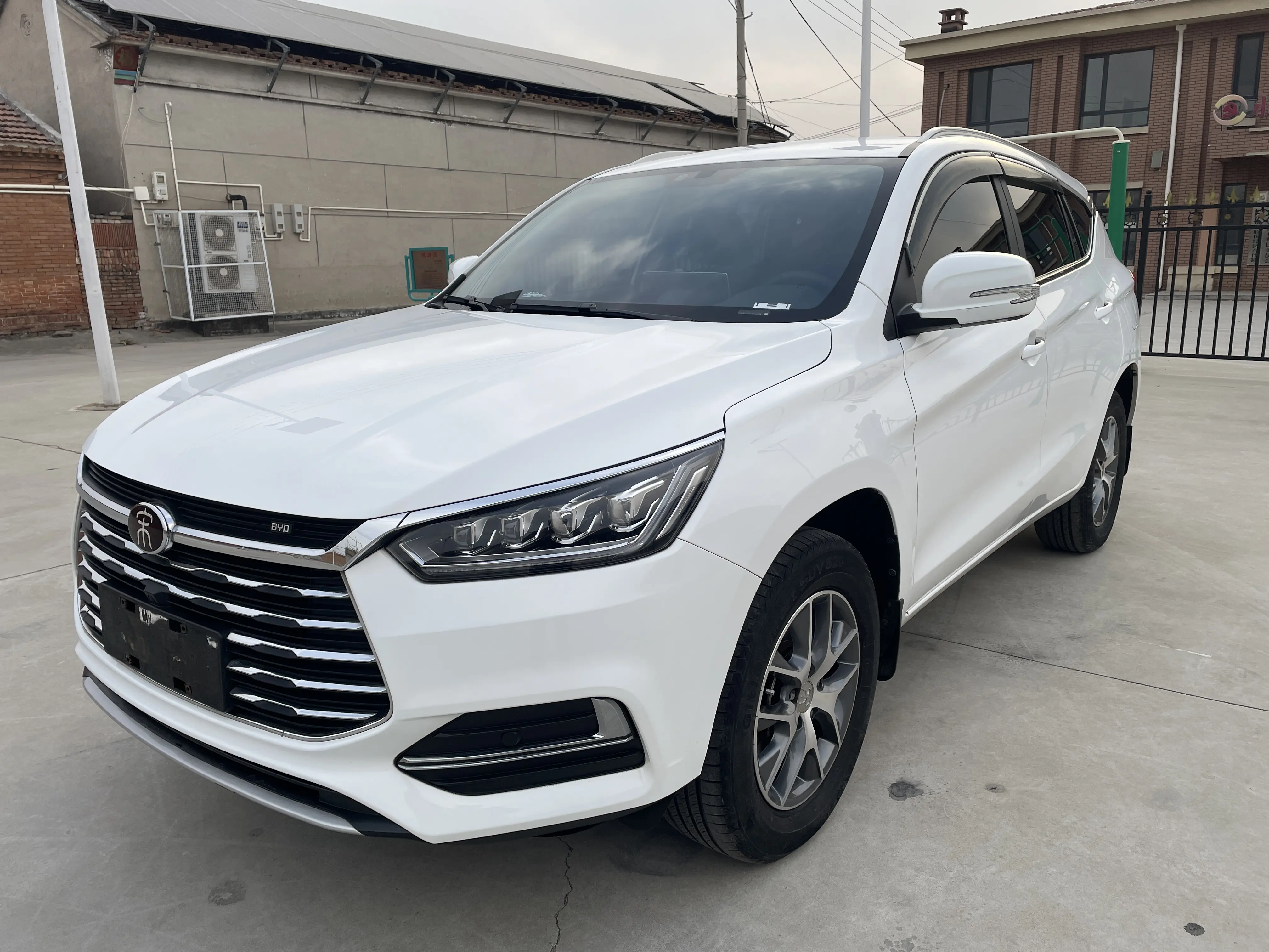 BYD Song  из Китая