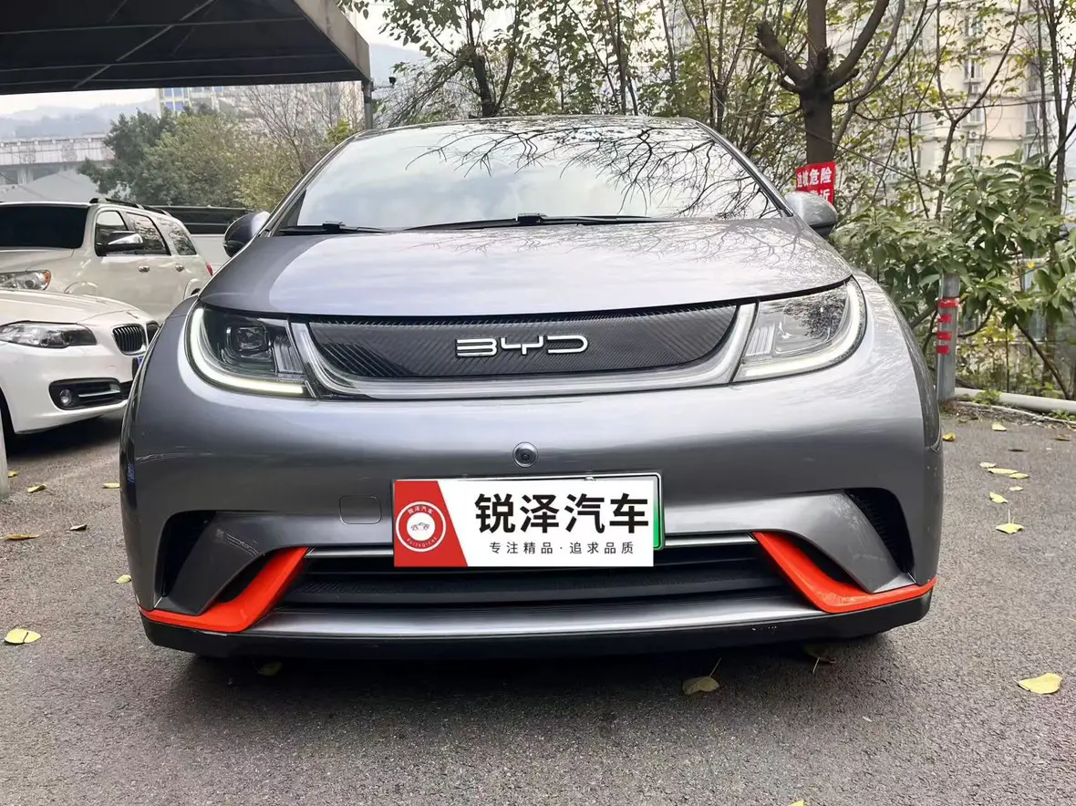 BYD Dolphin  из Китая