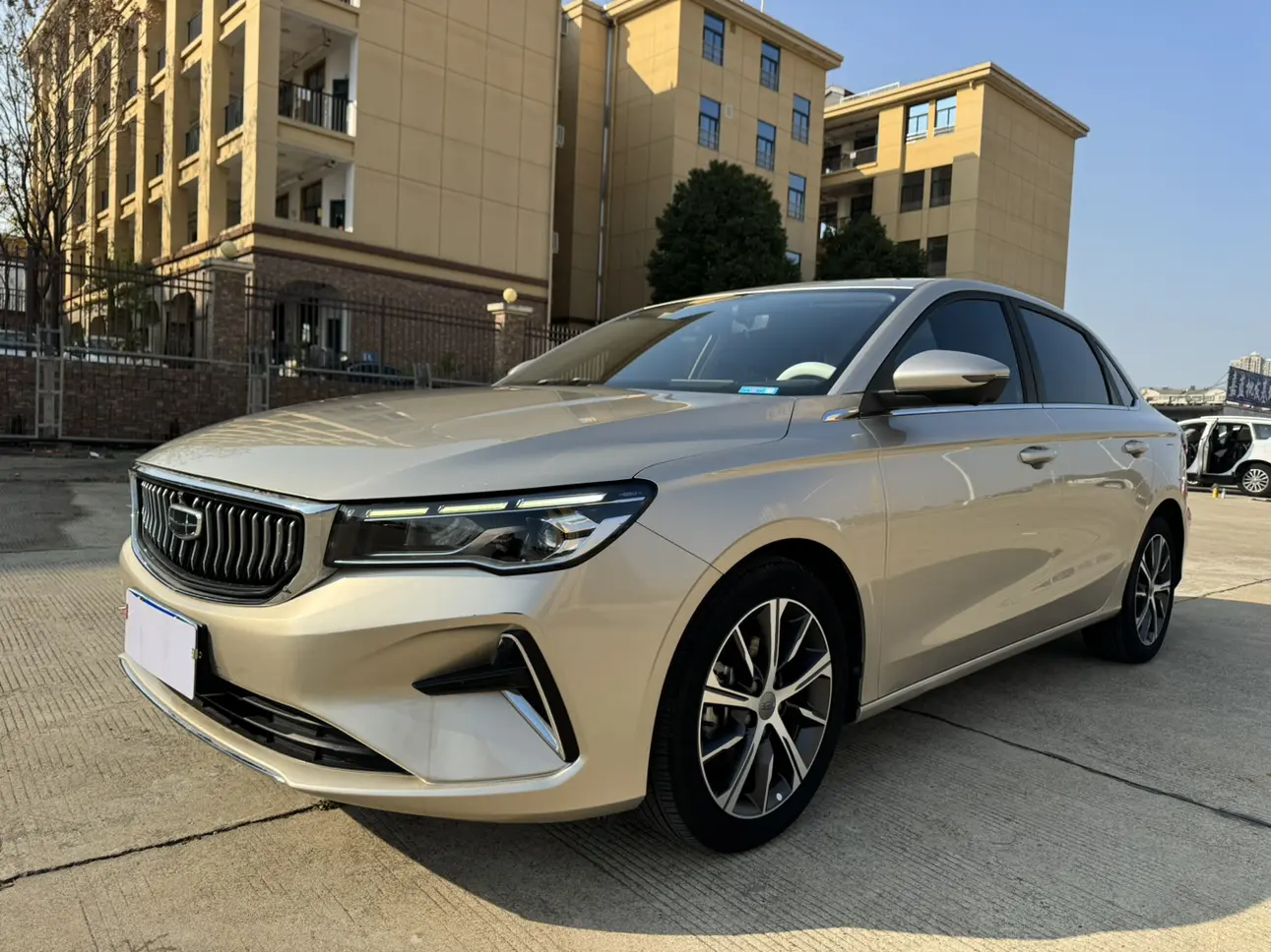 Geely Emgrand  из Китая