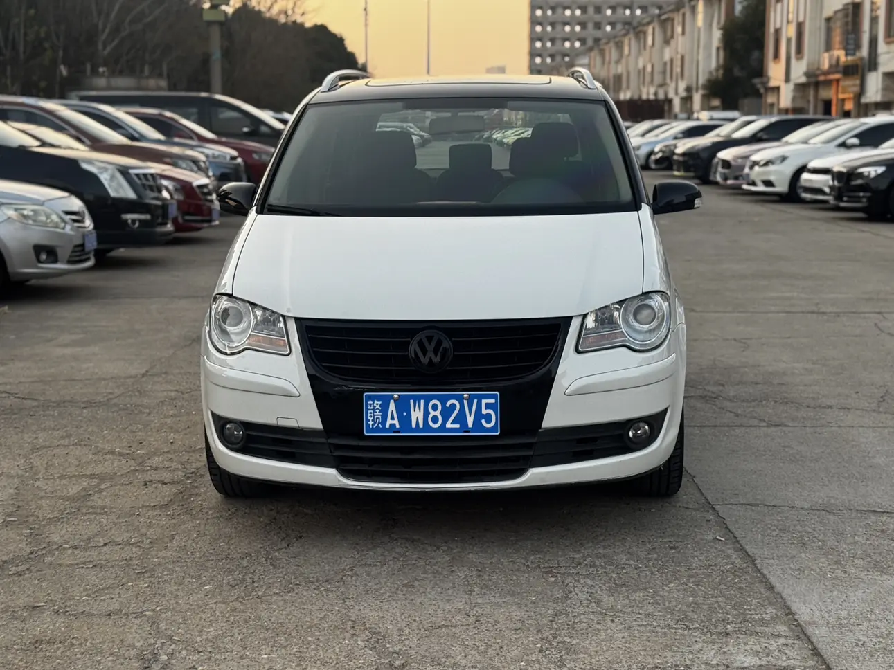 Volkswagen Touran  из Китая