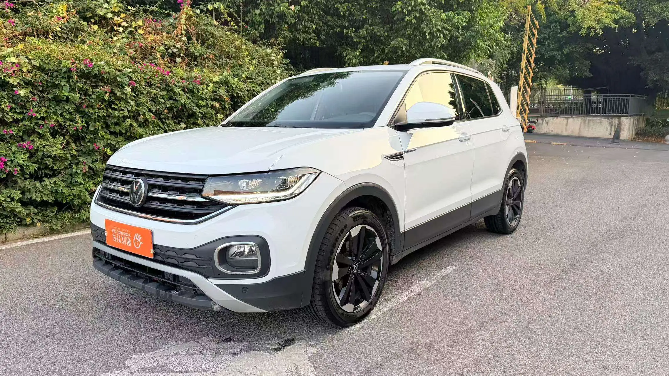 Volkswagen Explore the shadows  из Китая