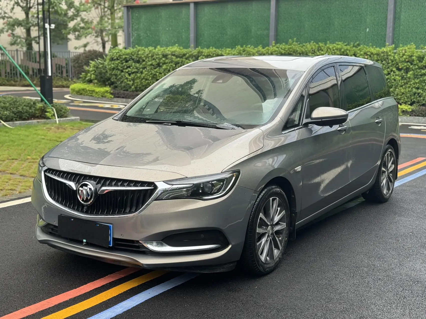 Buick GL6  из Китая