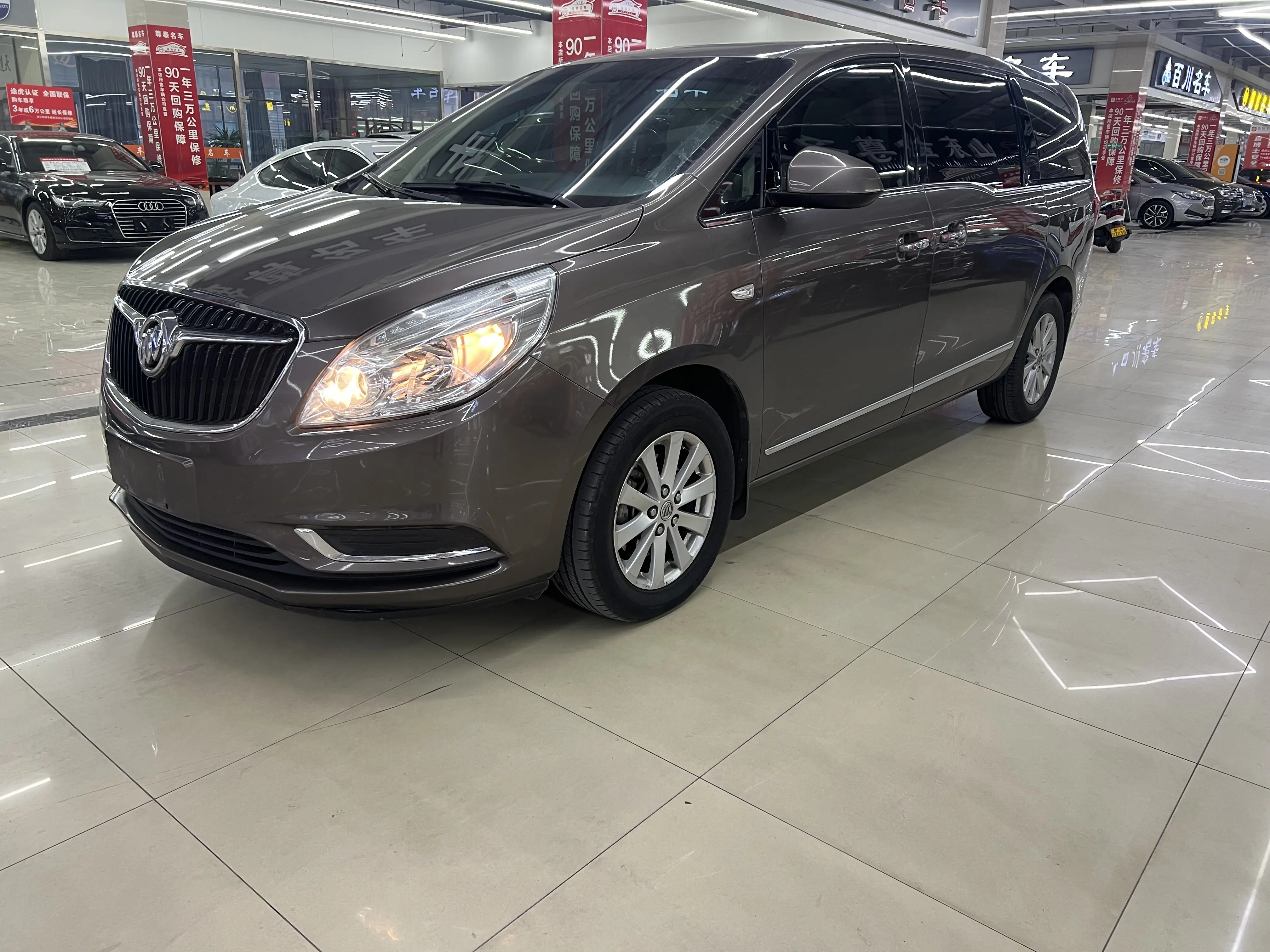 Buick GL8  из Китая