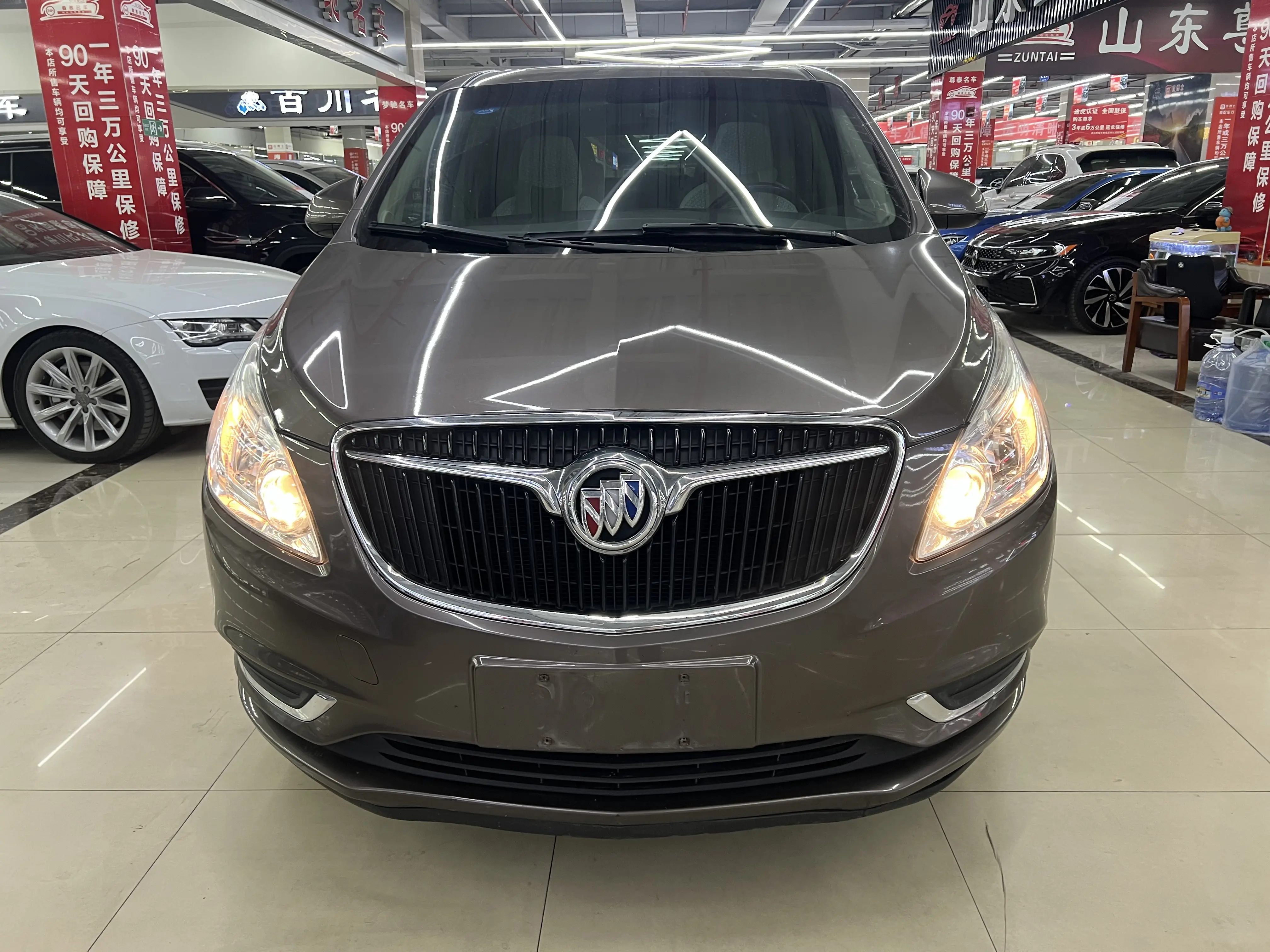 Buick GL8  из Китая