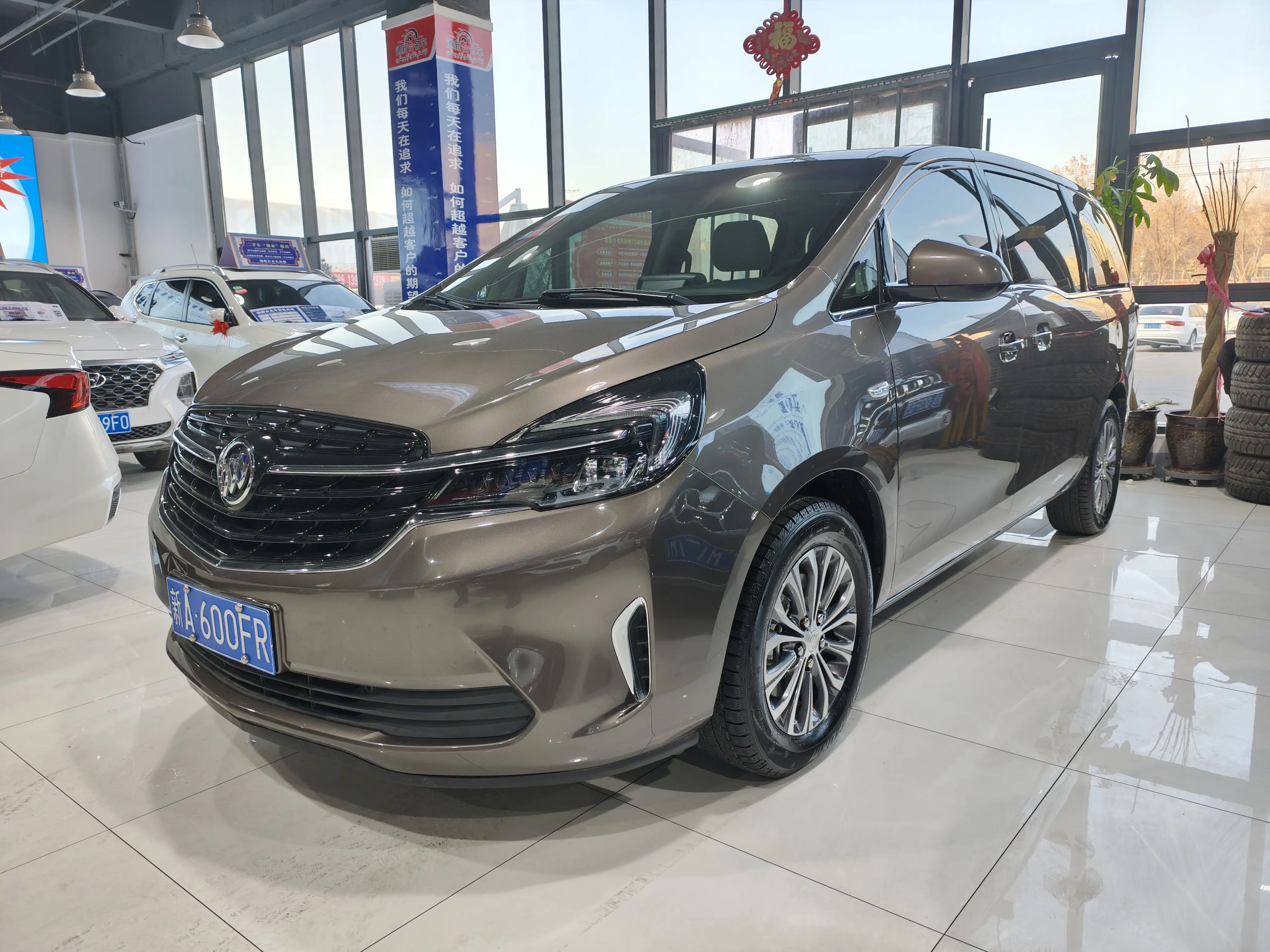 Buick GL8  из Китая