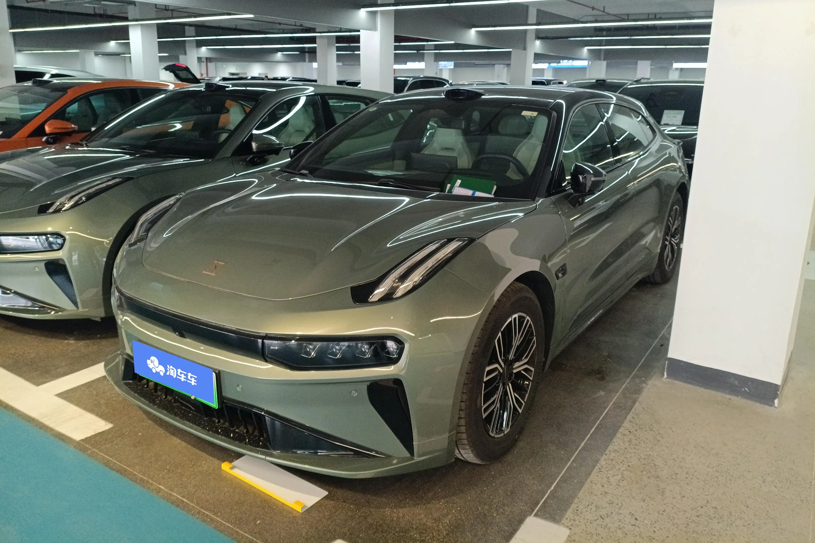 ZEEKR 001  из Китая