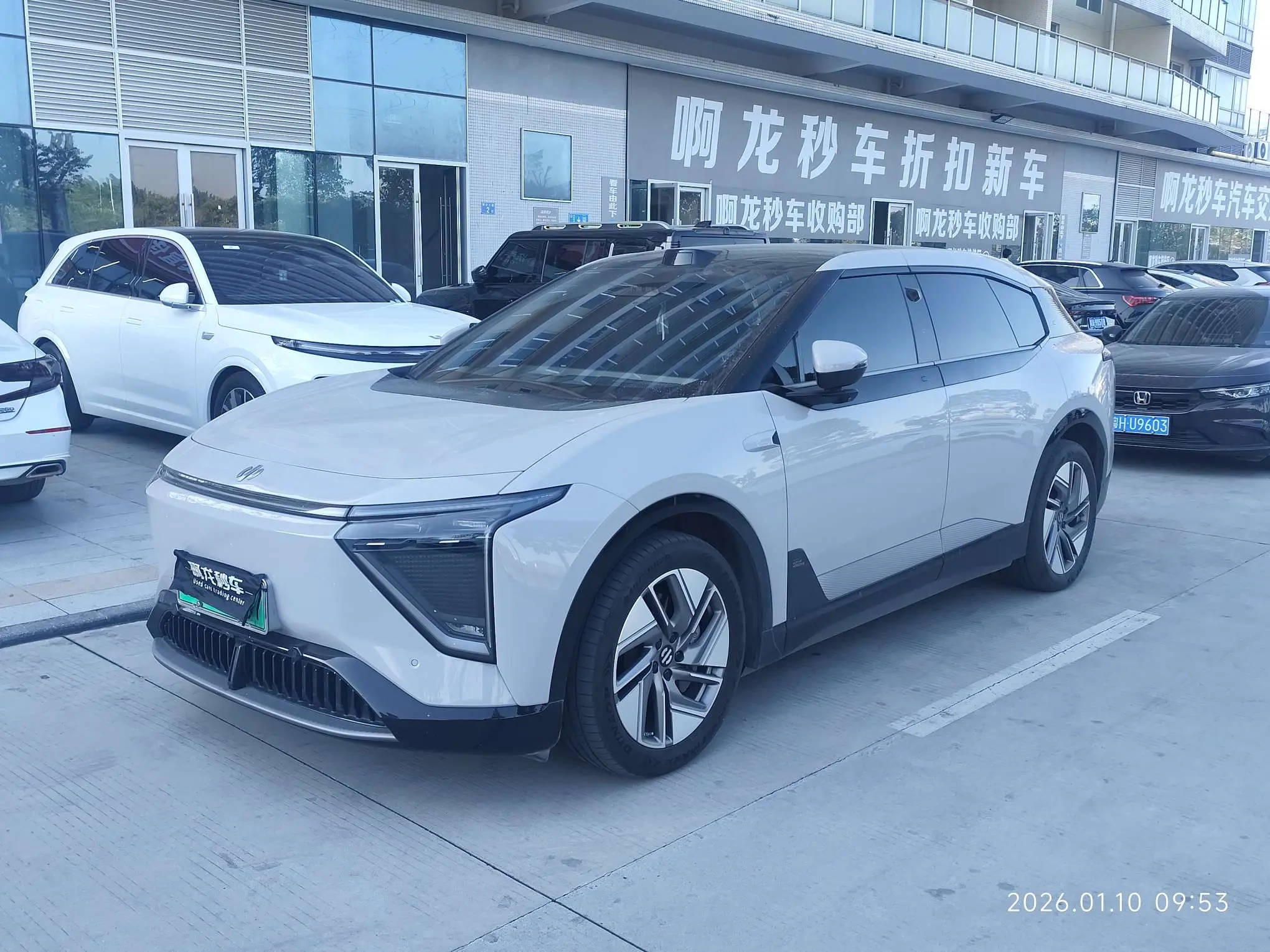 HiPhi Y  из Китая