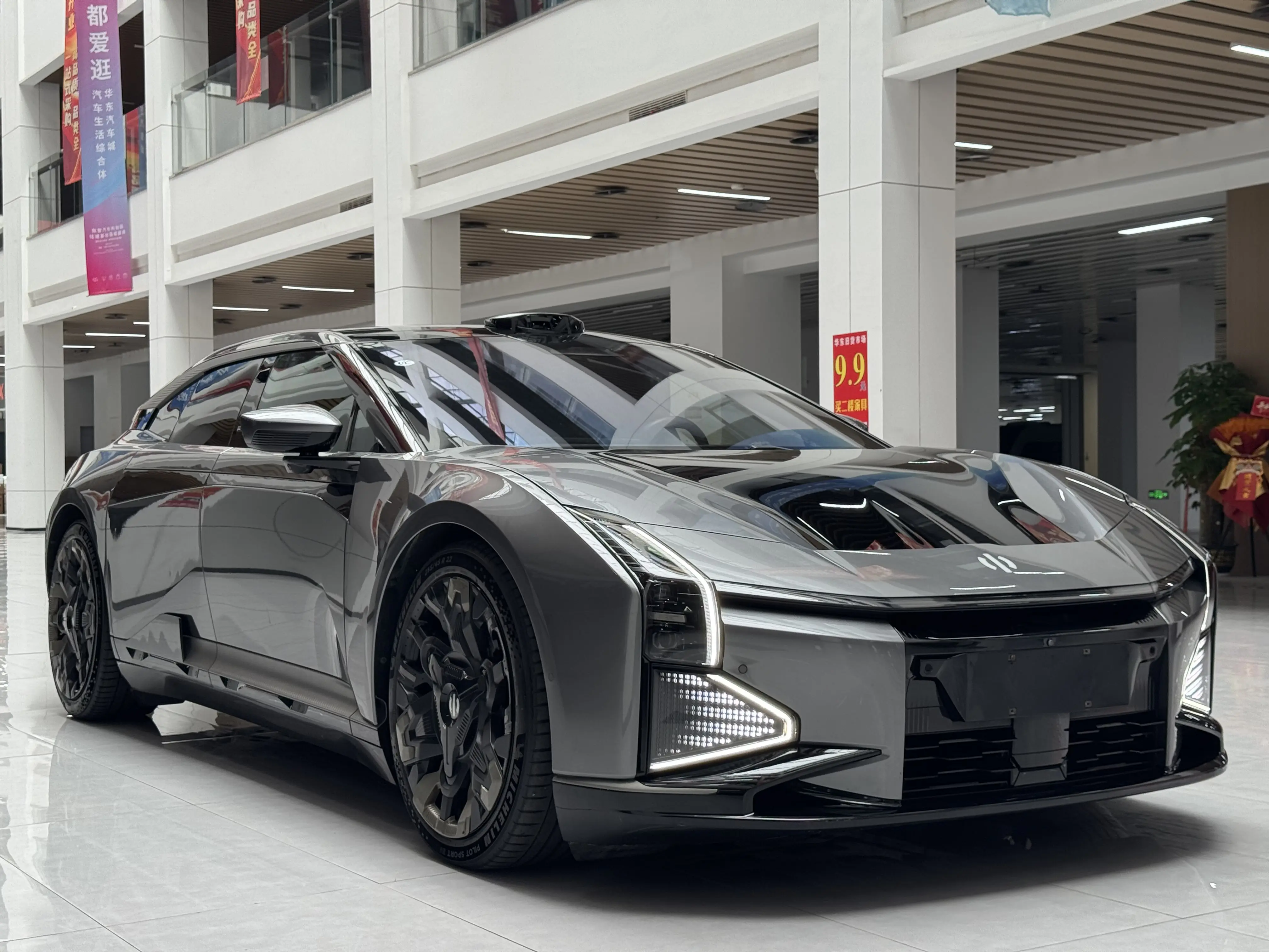 HiPhi Z  из Китая