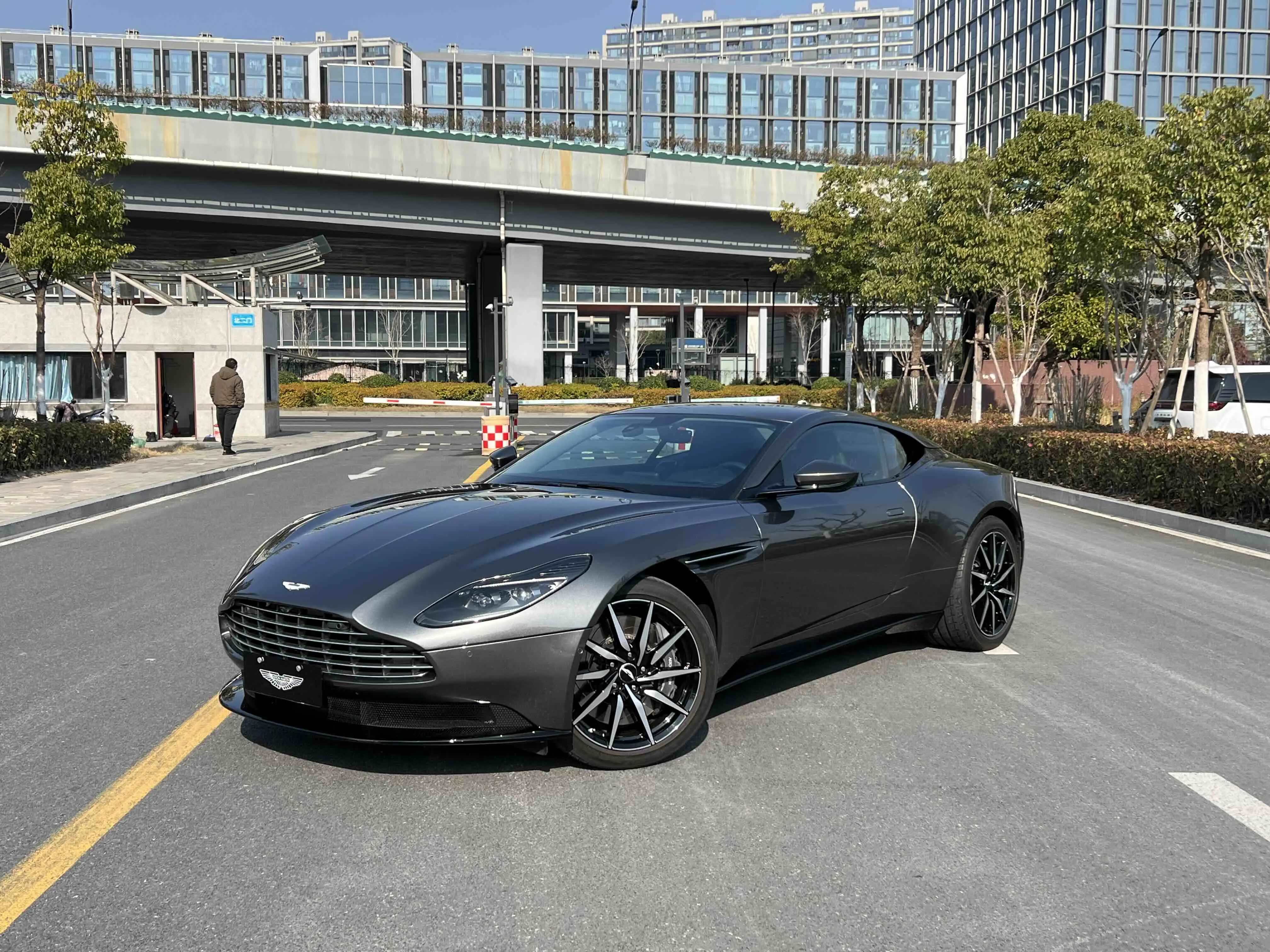 Aston Martin DB11  из Китая
