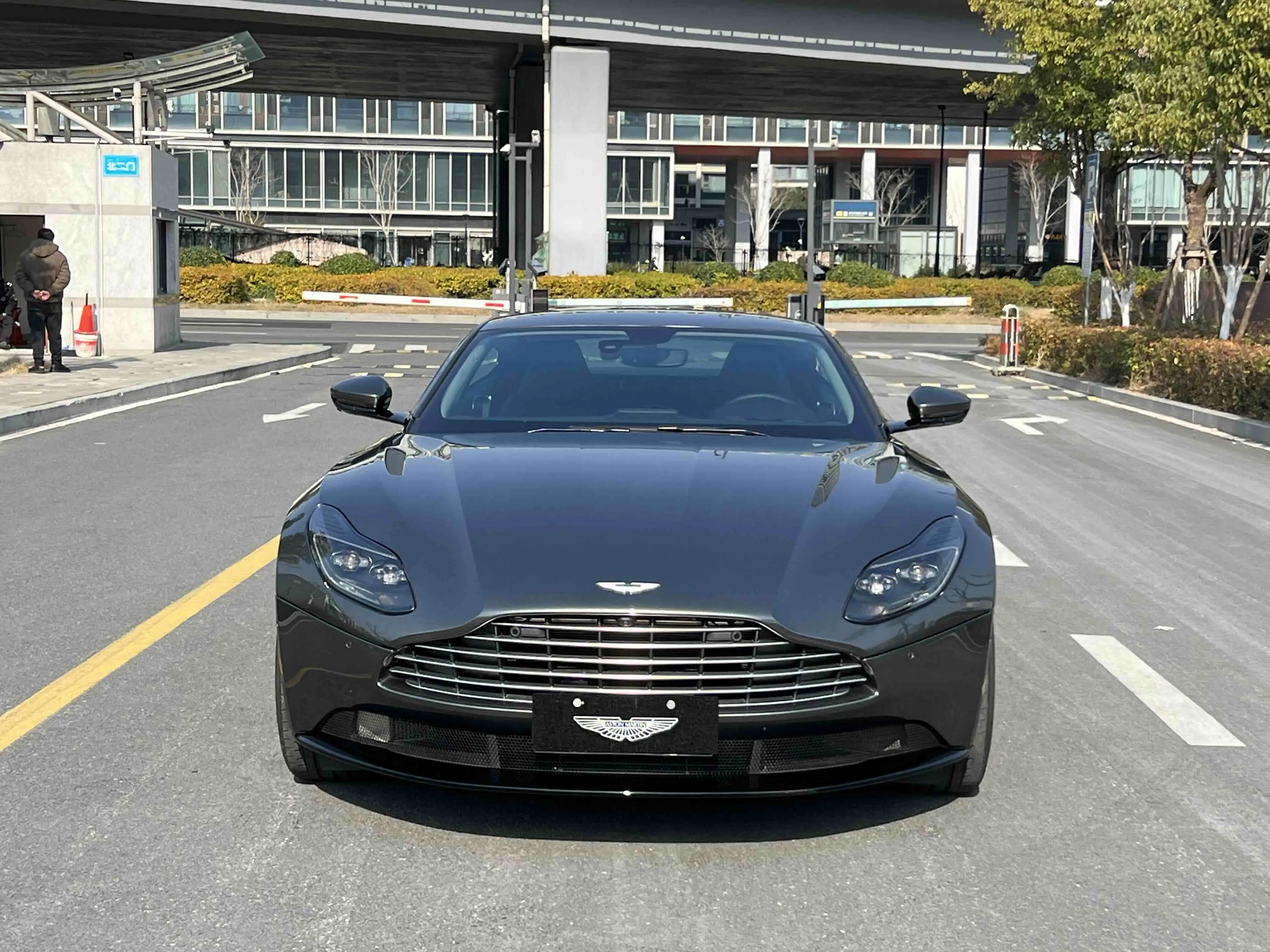 Aston Martin DB11  из Китая