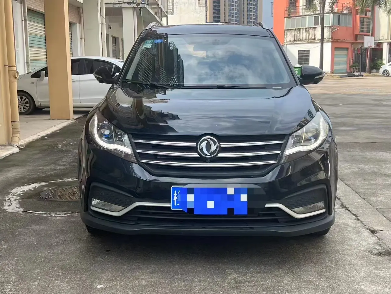 Dongfeng Fengon 580  из Китая