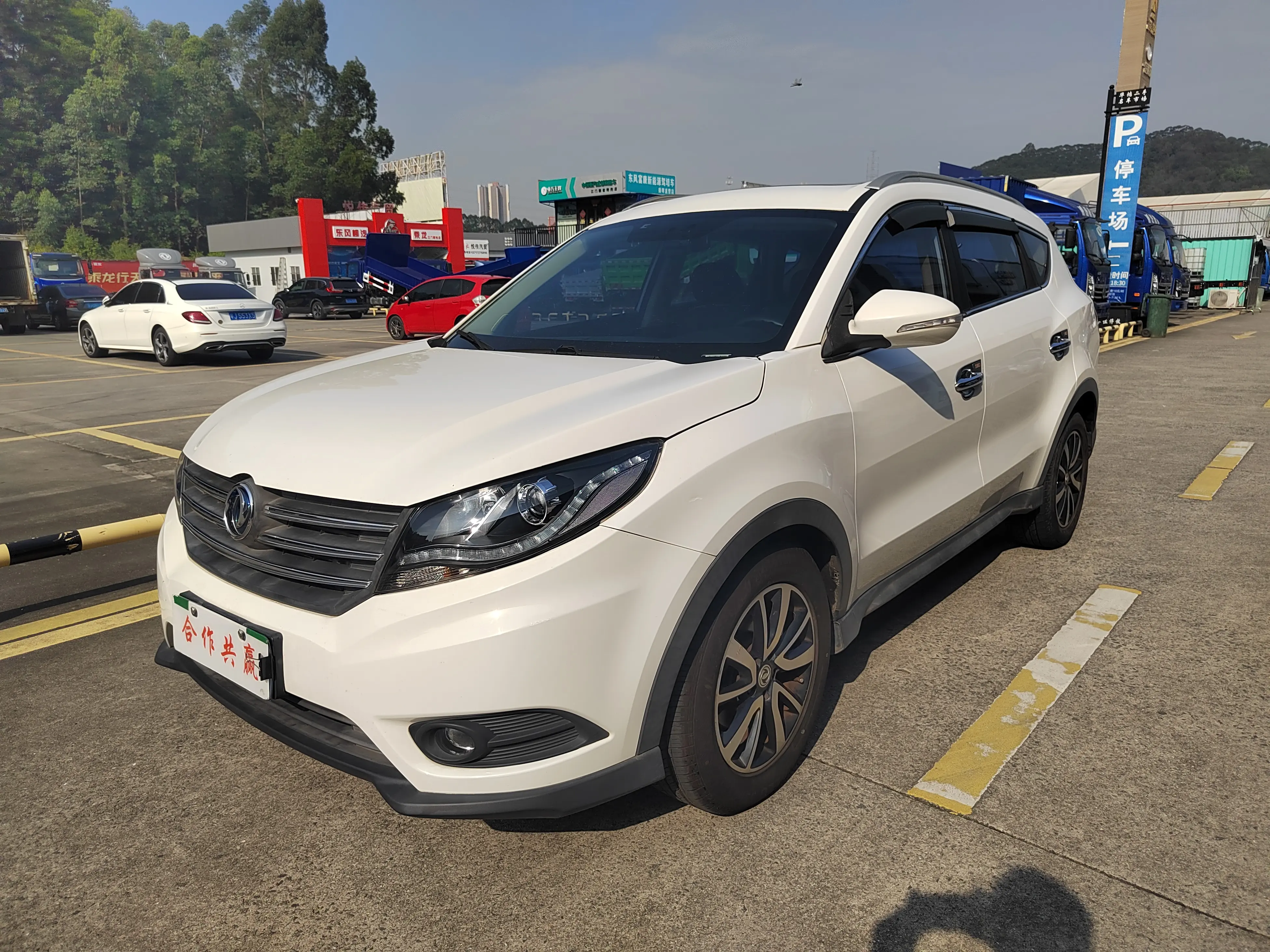 Dongfeng Fengon 580  из Китая