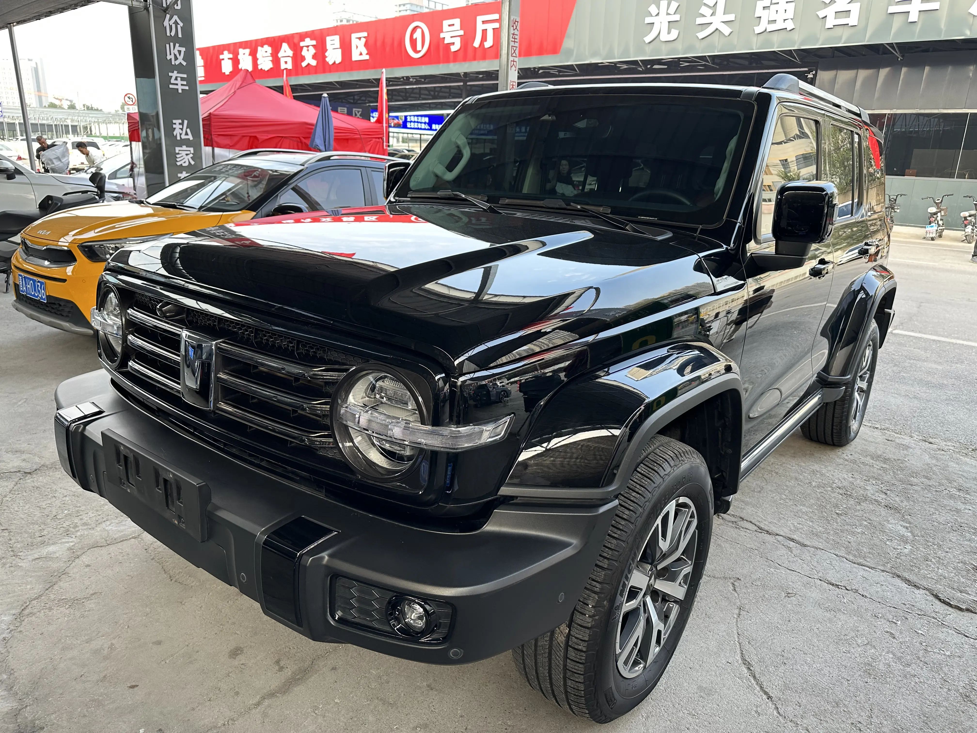 Tank 300  из Китая