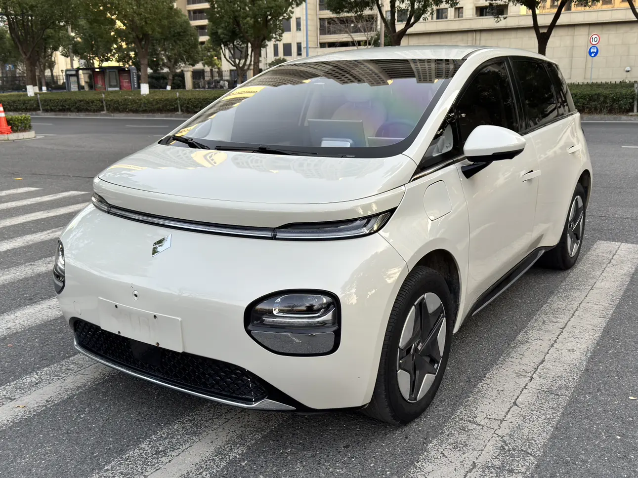 Baojun Clouds  из Китая