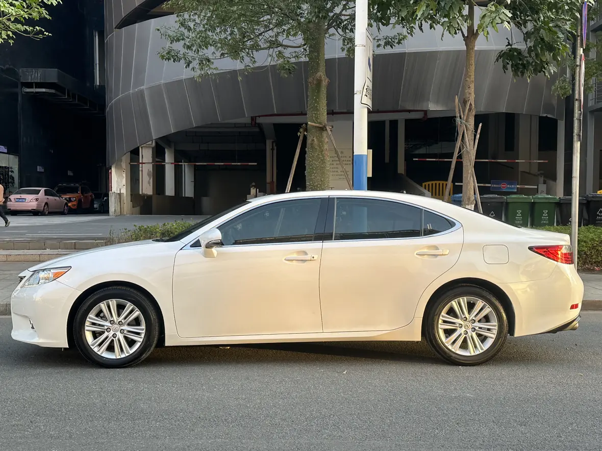 Lexus ES  из Китая