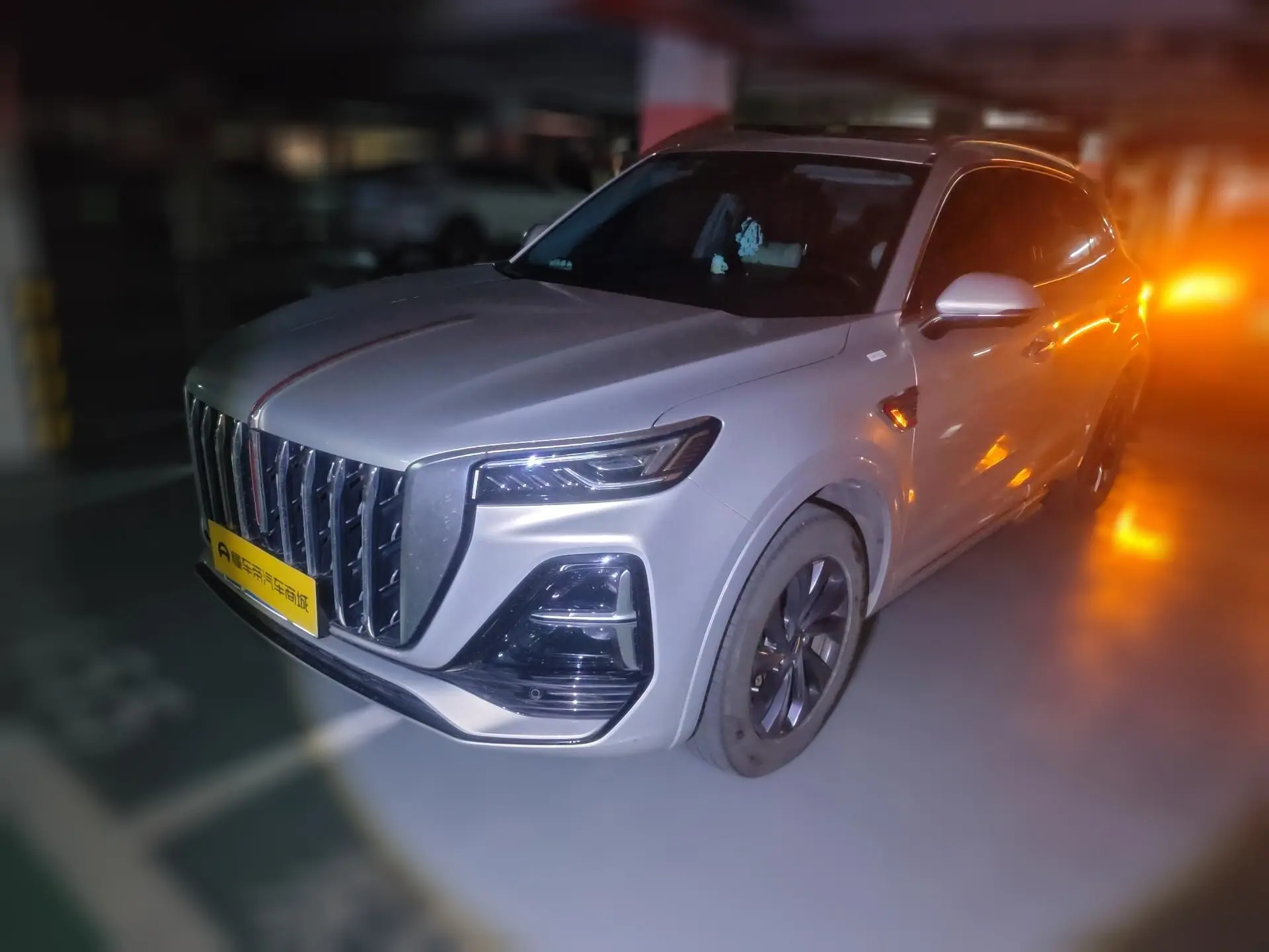 Hongqi HS5  из Китая