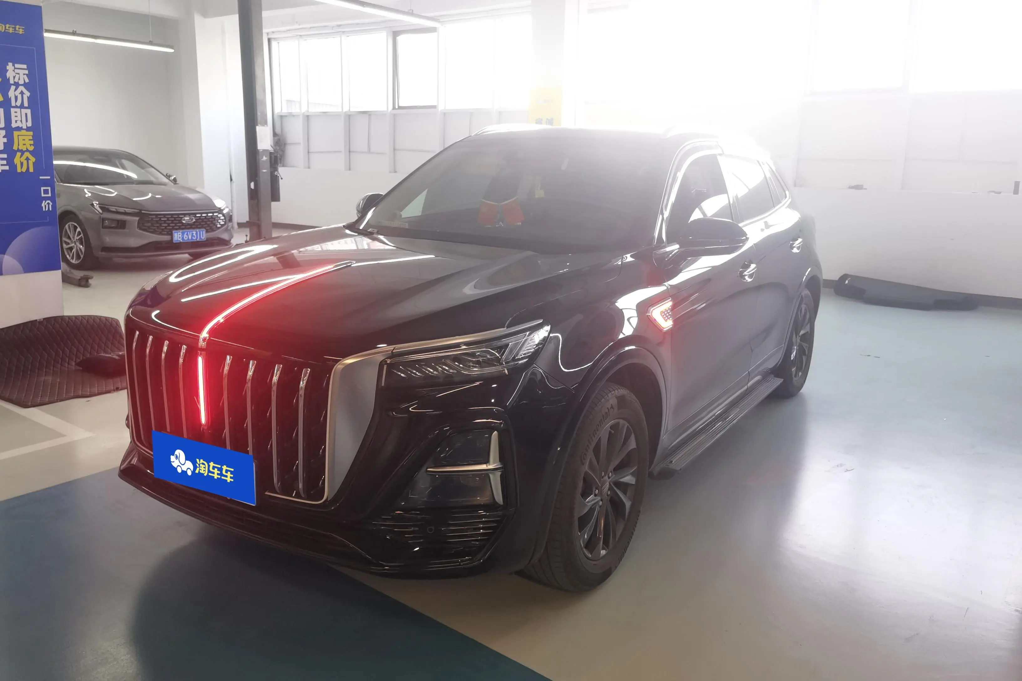 Hongqi HS5  из Китая