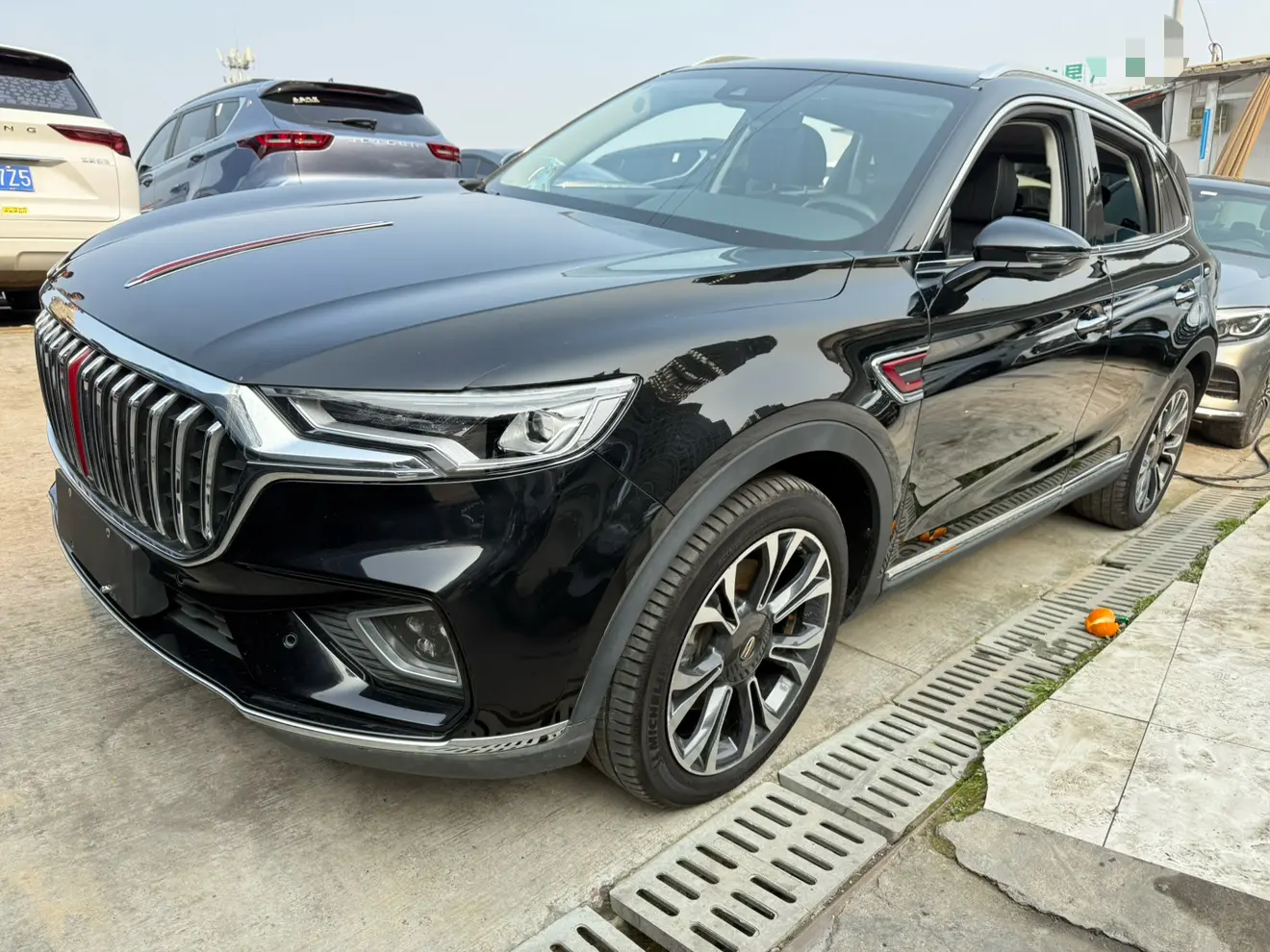 Hongqi HS5  из Китая